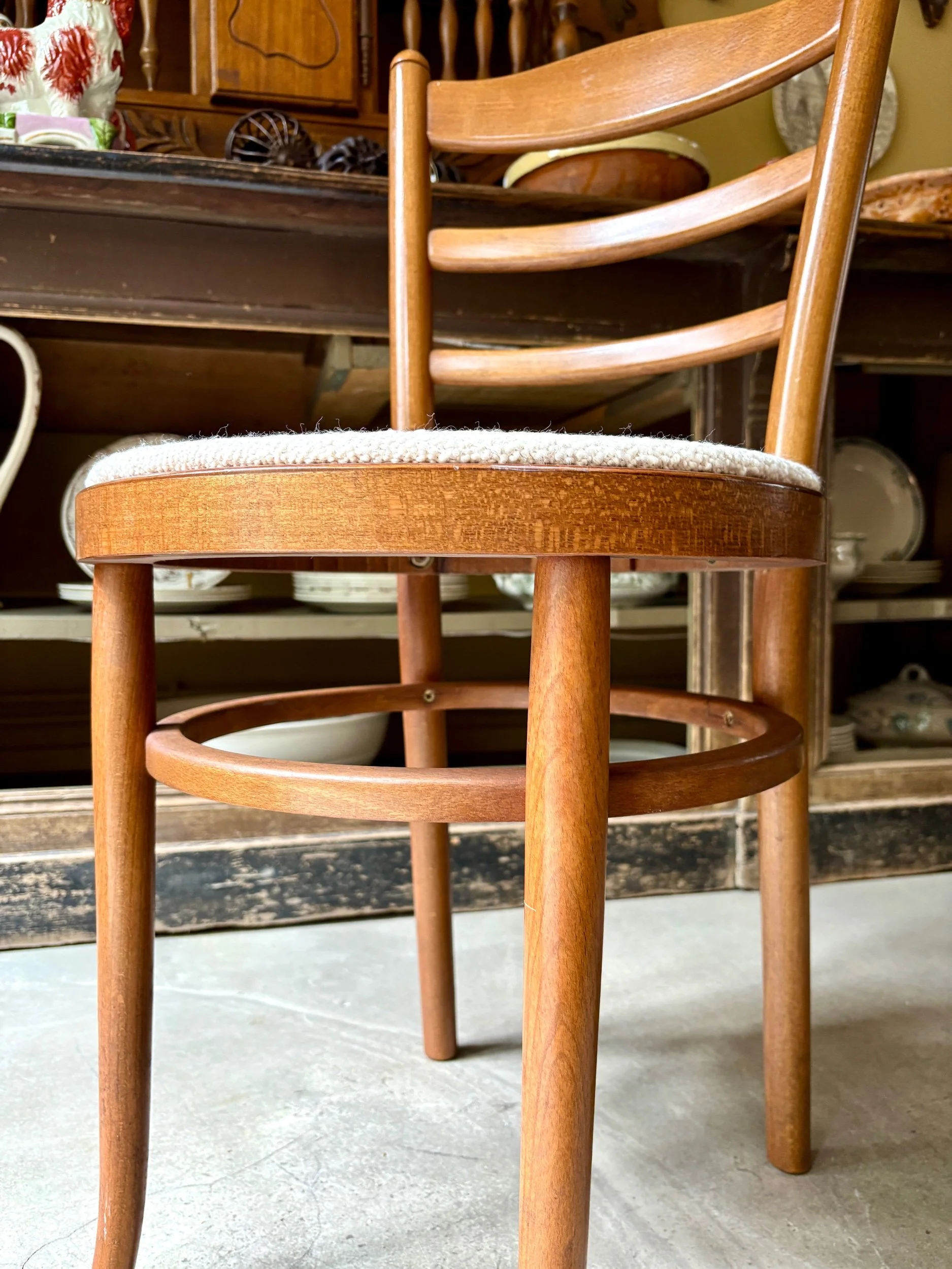 chaise-bistrot-baumann-hetre-coton-boucle-ecru-assise-vintage-axs-design-paris-france