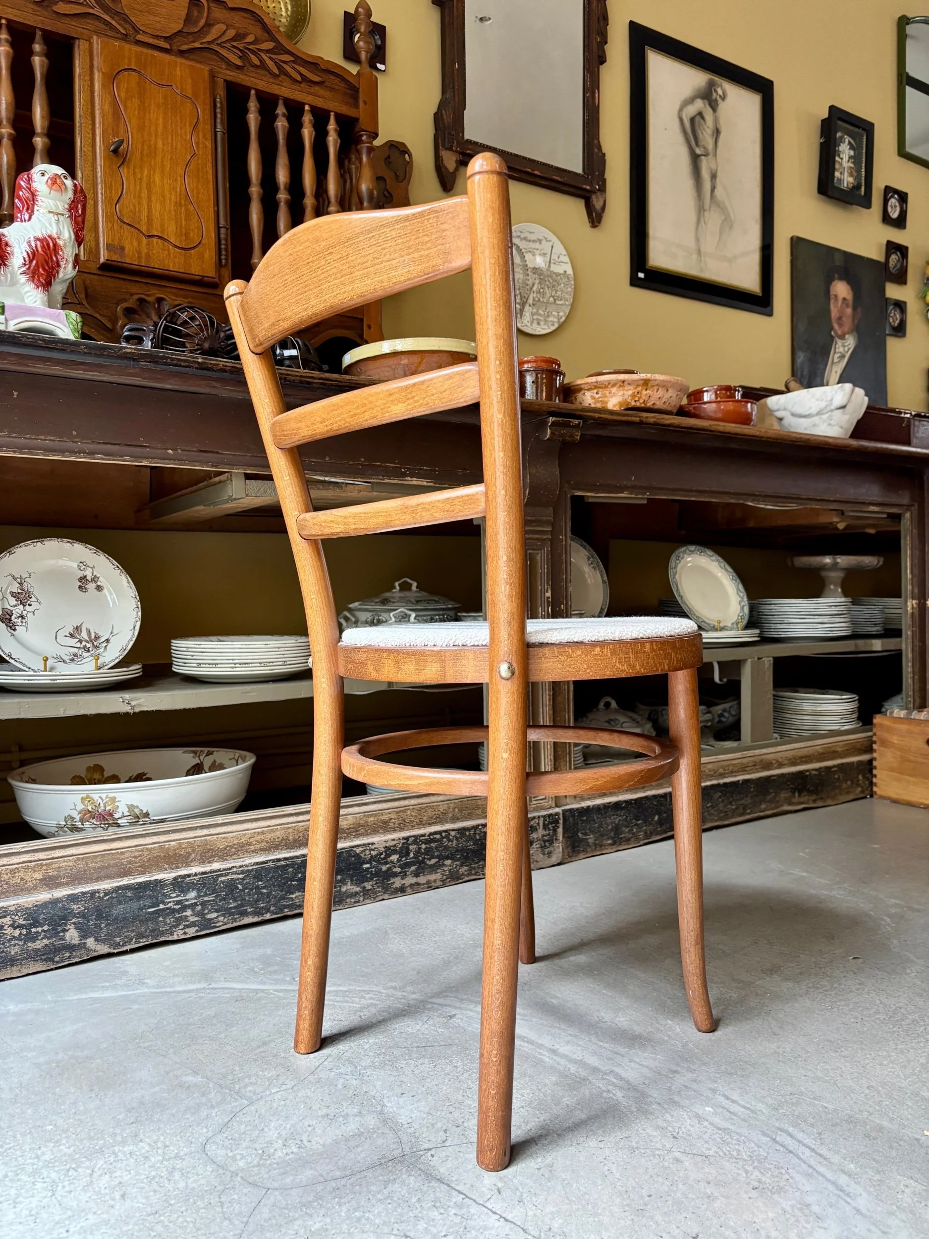 chaise-bistrot-baumann-hetre-coton-boucle-ecru-assise-vintage-axs-design-paris-france
