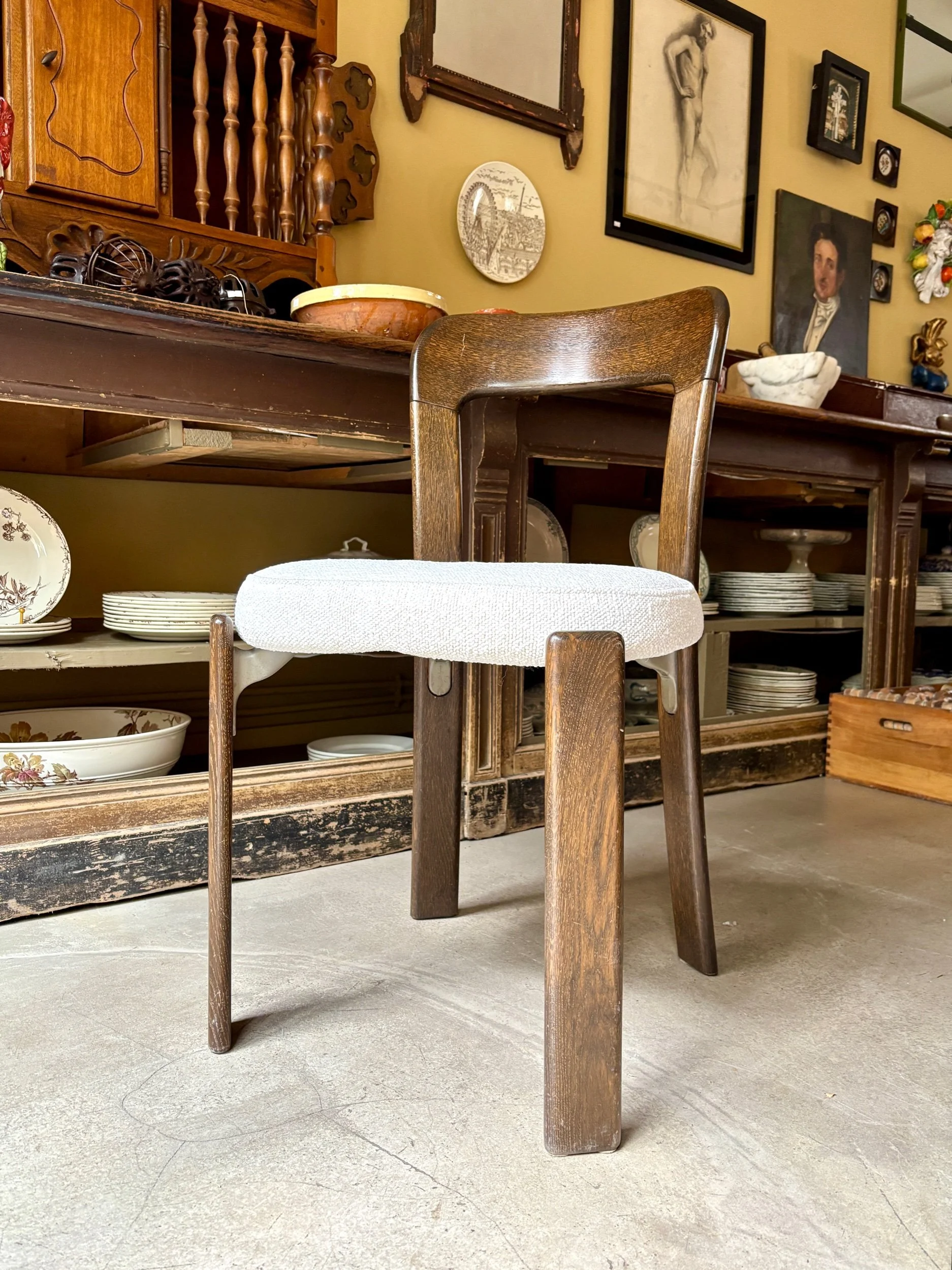 chaise-bruno-rey-hetre-bois-fonce-coton-boucle-ecru-assise-vintage-axs-design-paris-france