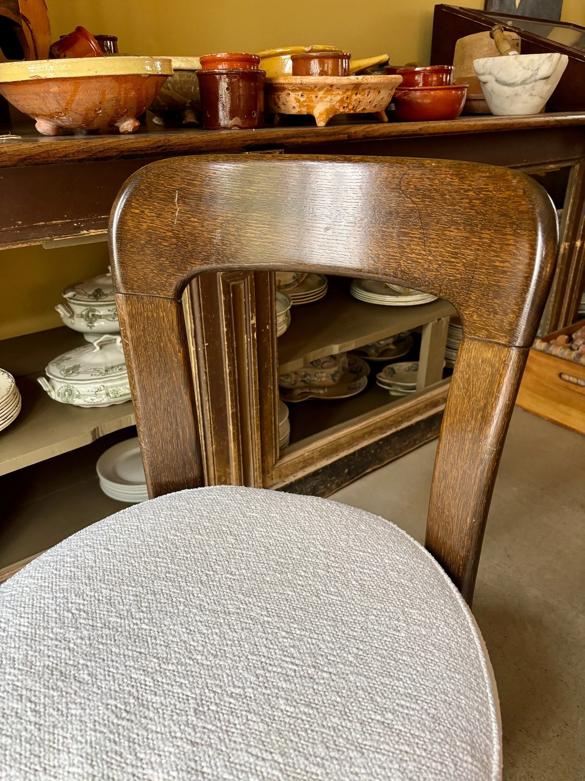 chaise-bruno-rey-hetre-bois-fonce-coton-boucle-ecru-assise-vintage-axs-design-paris-france