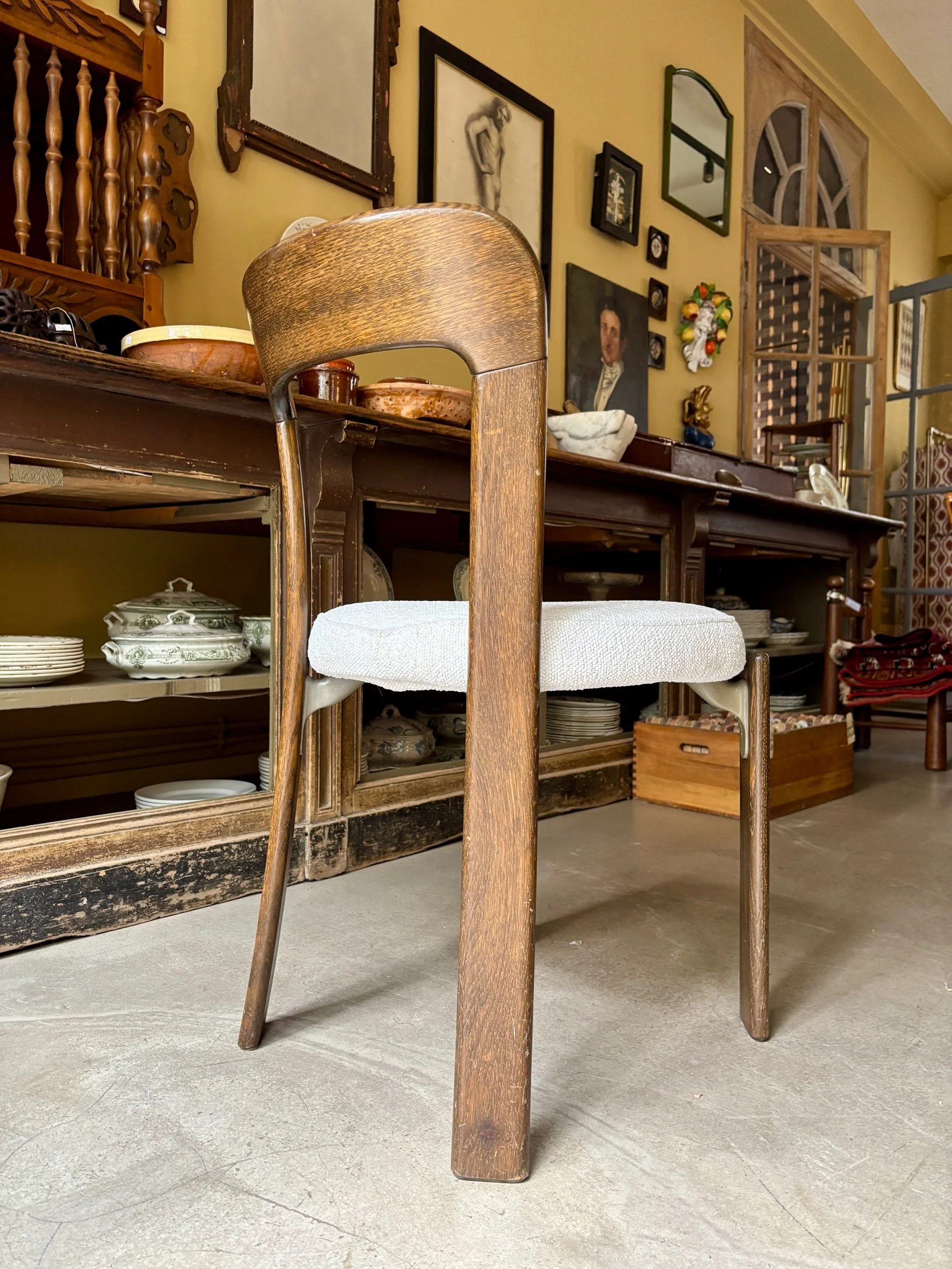 chaise-bruno-rey-hetre-bois-fonce-coton-boucle-ecru-assise-vintage-axs-design-paris-france