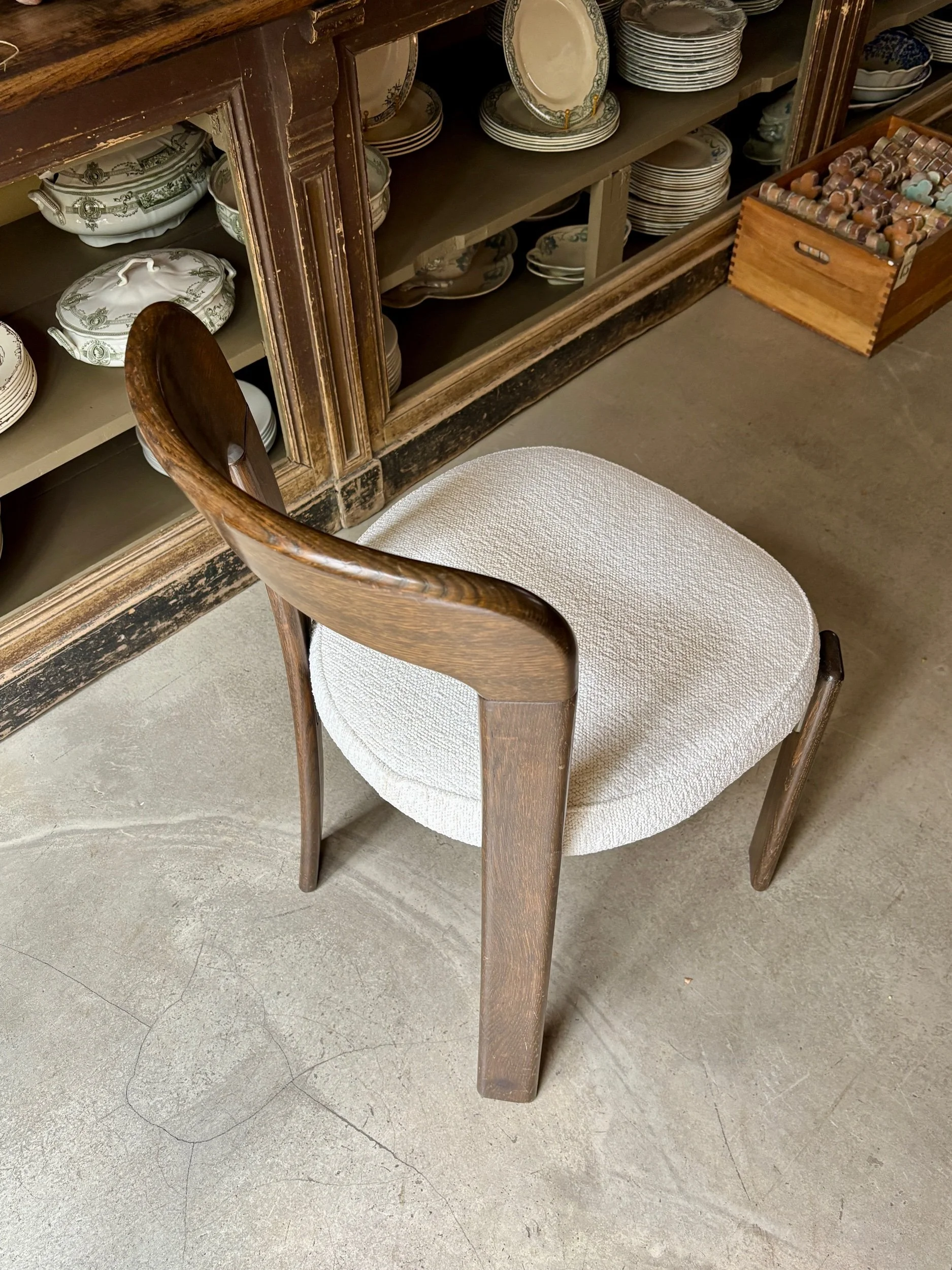chaise-bruno-rey-hetre-bois-fonce-coton-boucle-ecru-assise-vintage-axs-design-paris-france