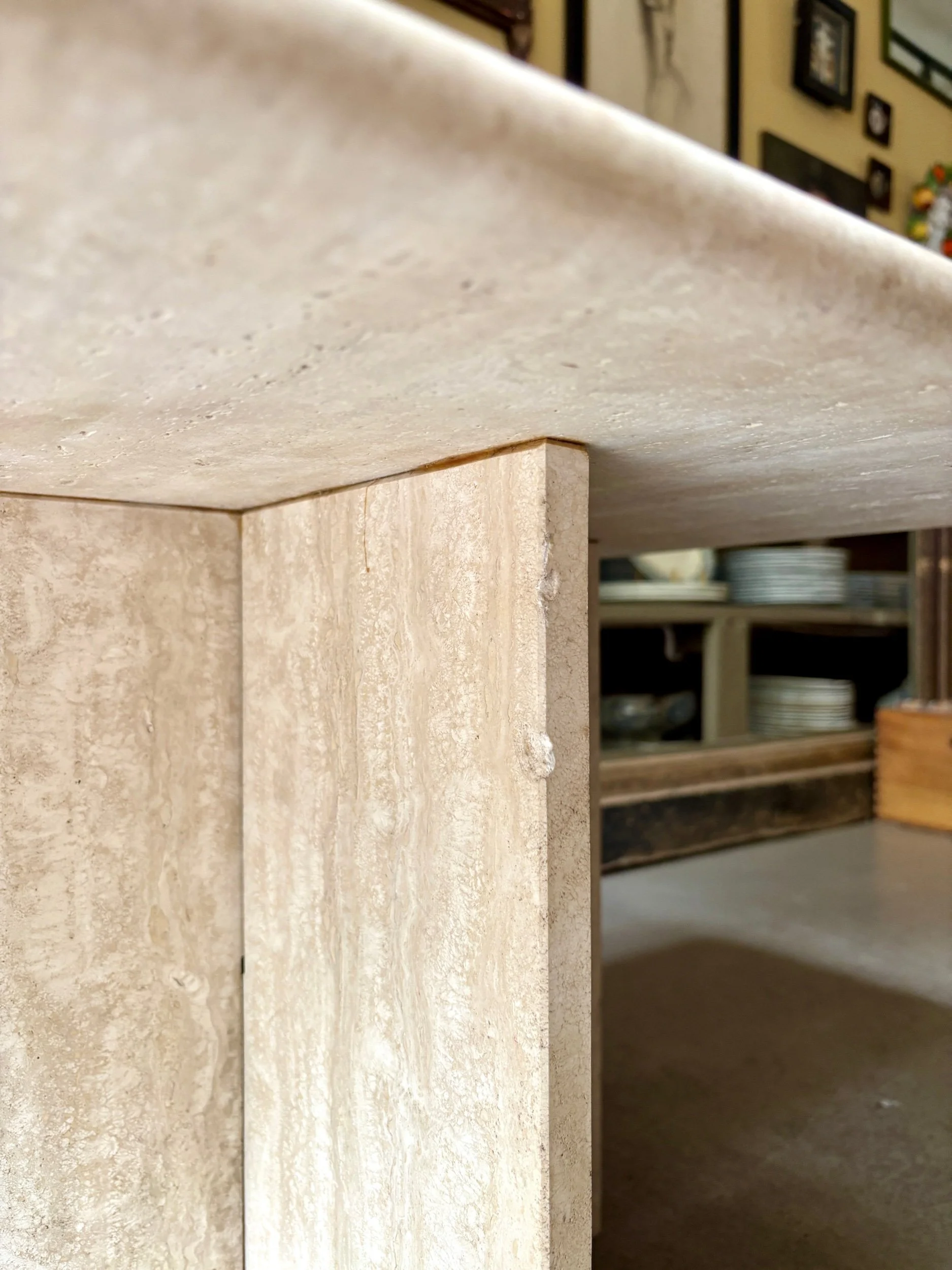 table-basse-appoint-travertin-meuble-vintage-axs-design-paris-france