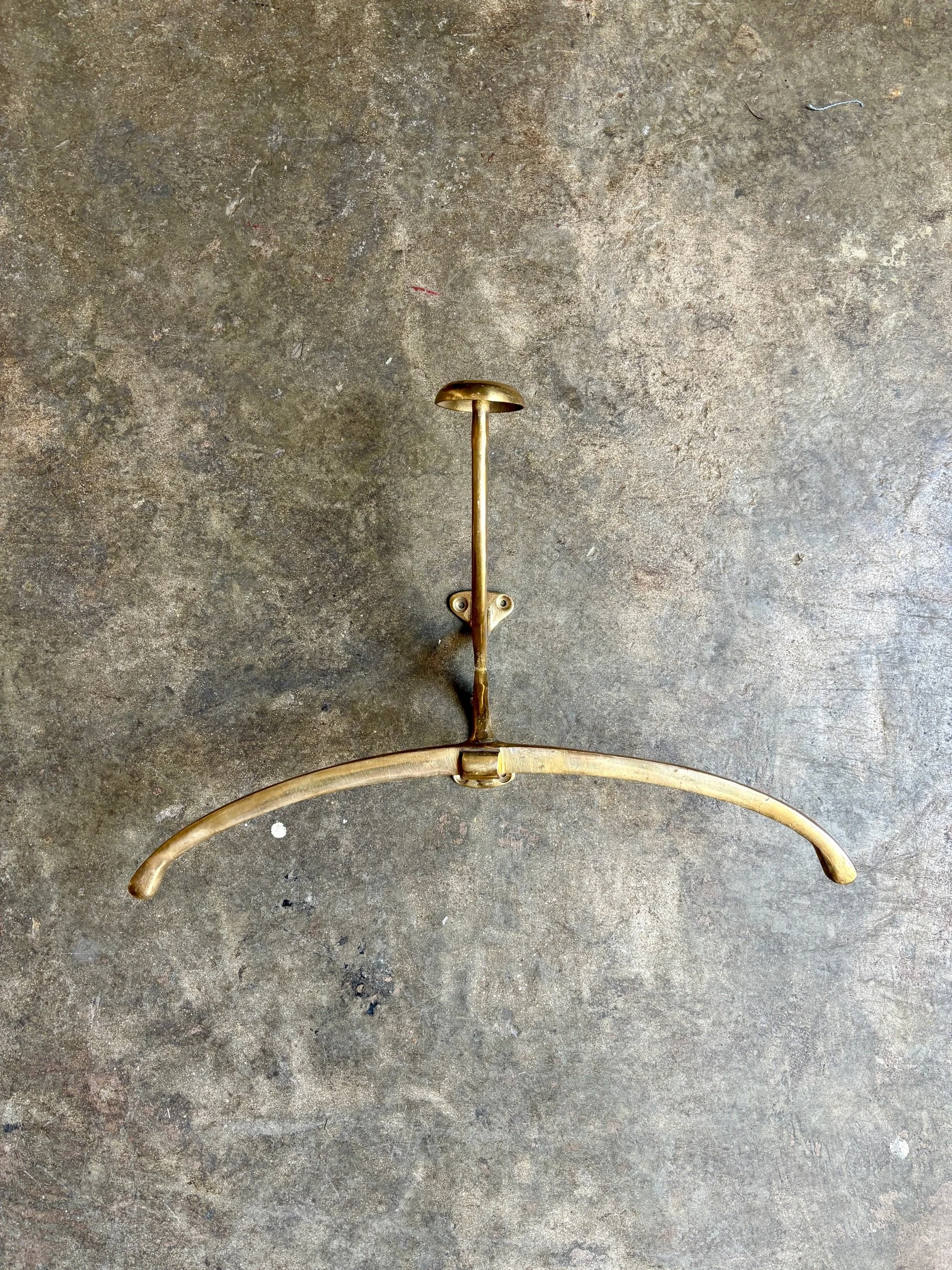 patere-cintre-mural-bronze-dore-decoration-vintage-axs-design-paris-france