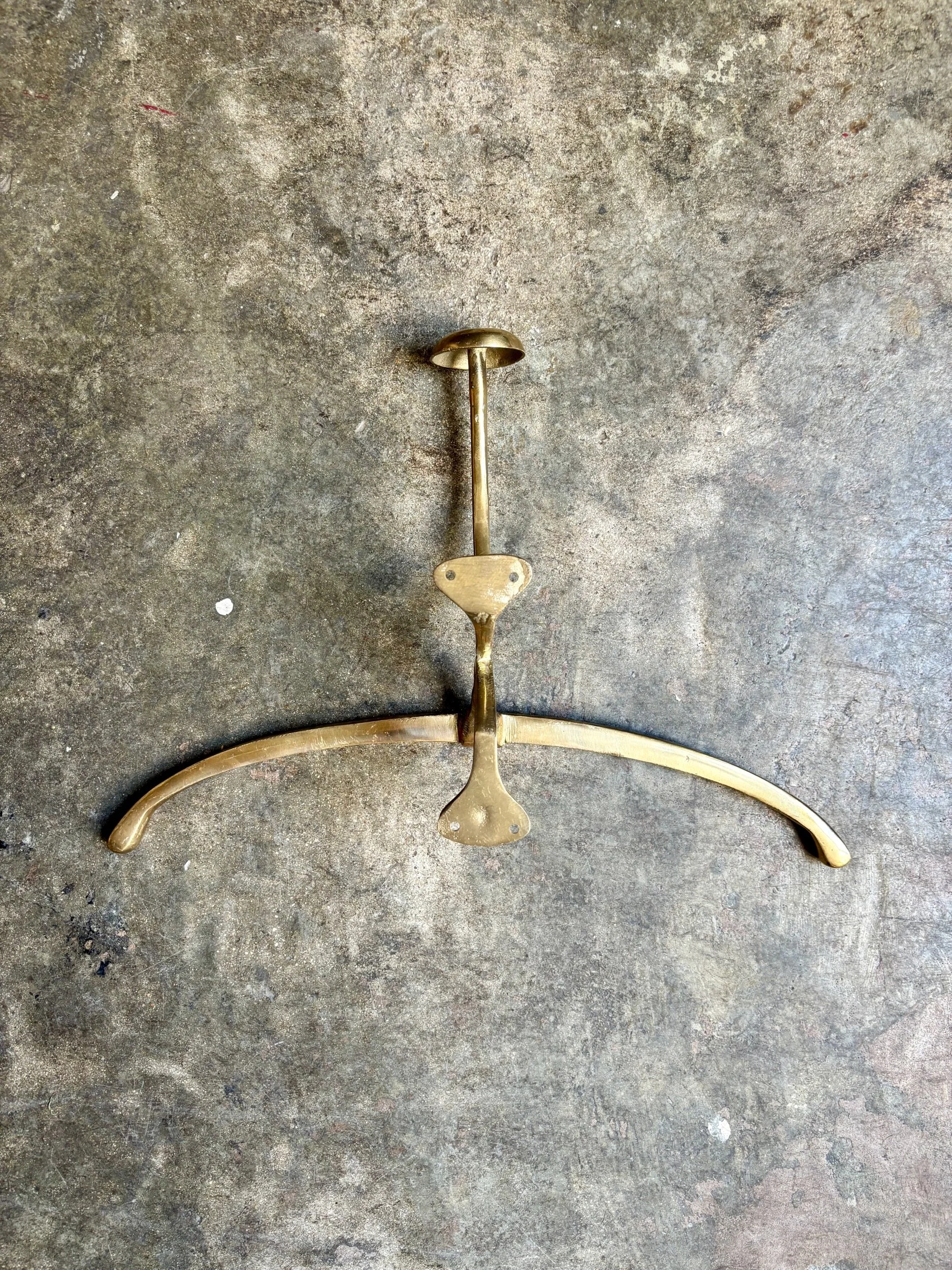 patere-cintre-mural-bronze-dore-decoration-vintage-axs-design-paris-france