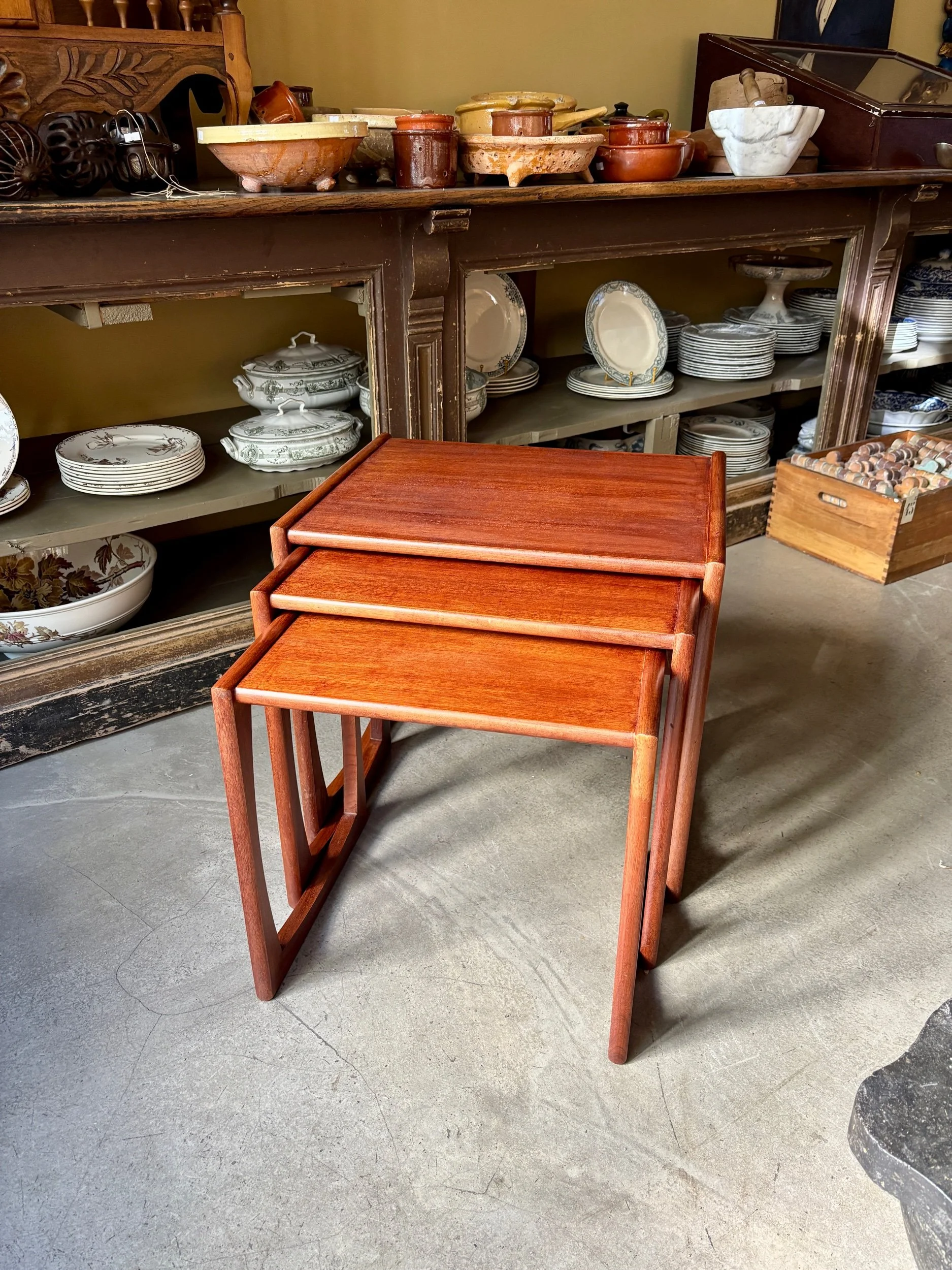 table-basse-gigogne-gplan-quadrille-teck-meuble-vintage-axs-design-paris-france