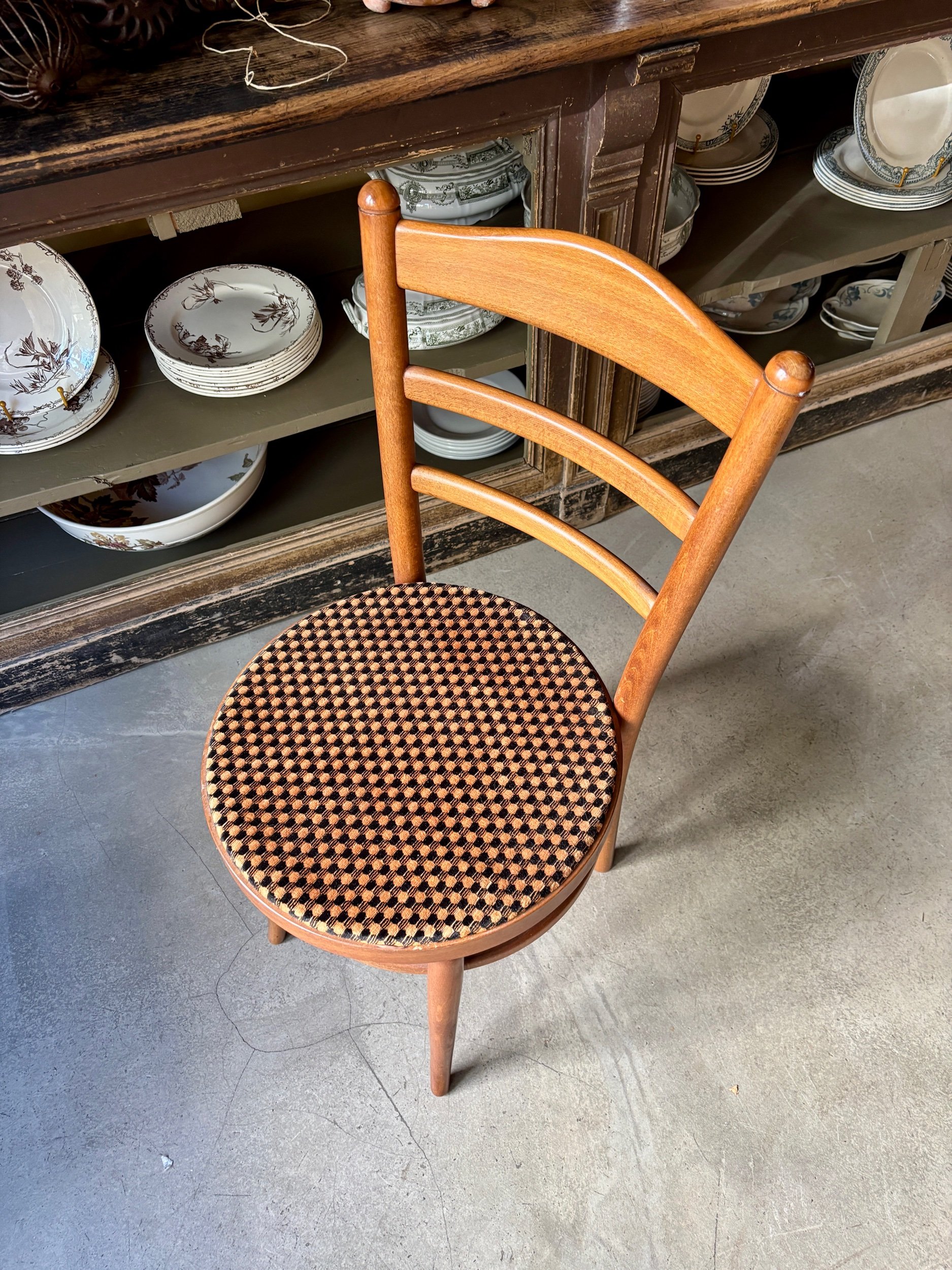 chaise-bistrot-baumann-hetre-coton-noir-orange-assise-vintage-axs-design-paris-france