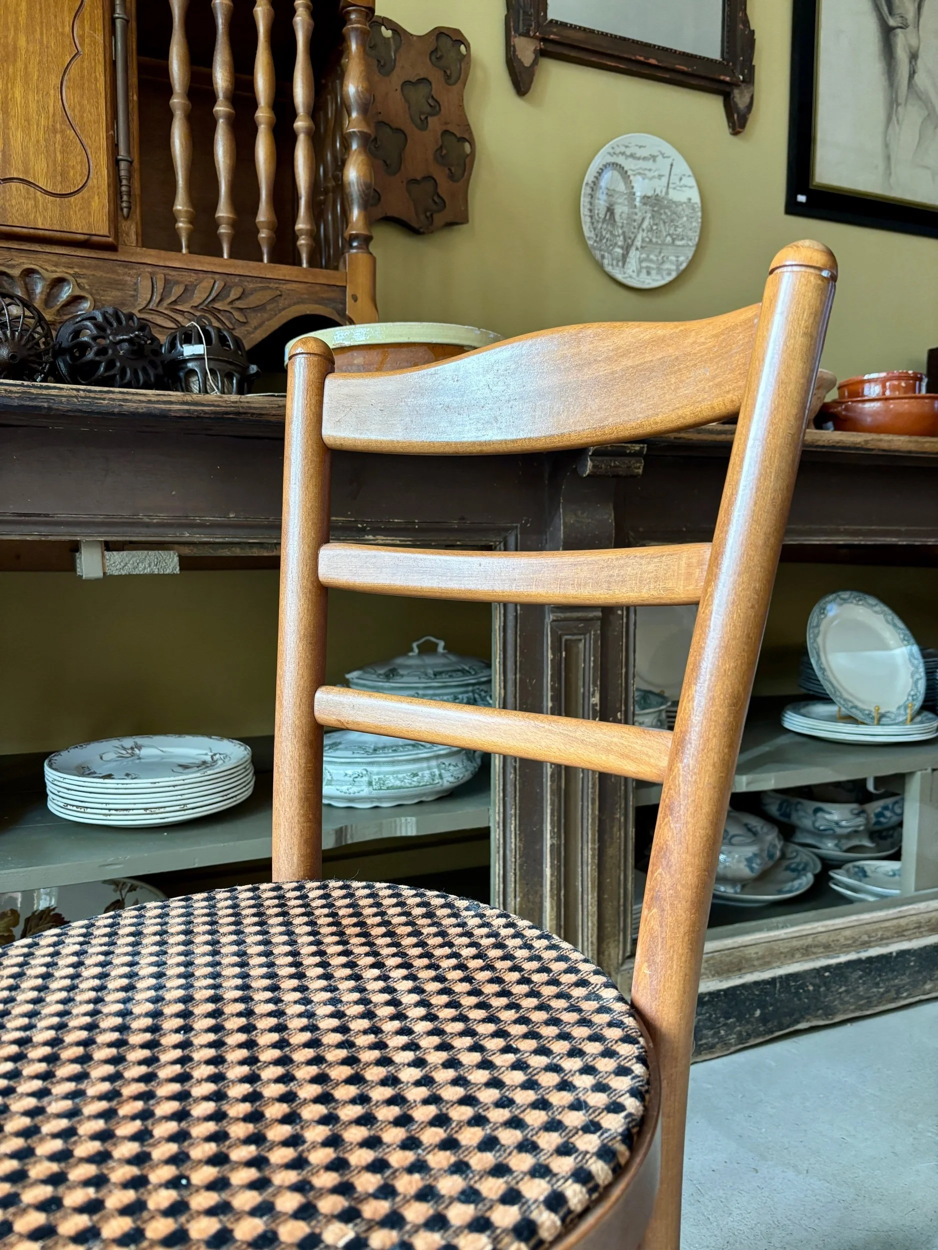 chaise-bistrot-baumann-hetre-coton-noir-orange-assise-vintage-axs-design-paris-france