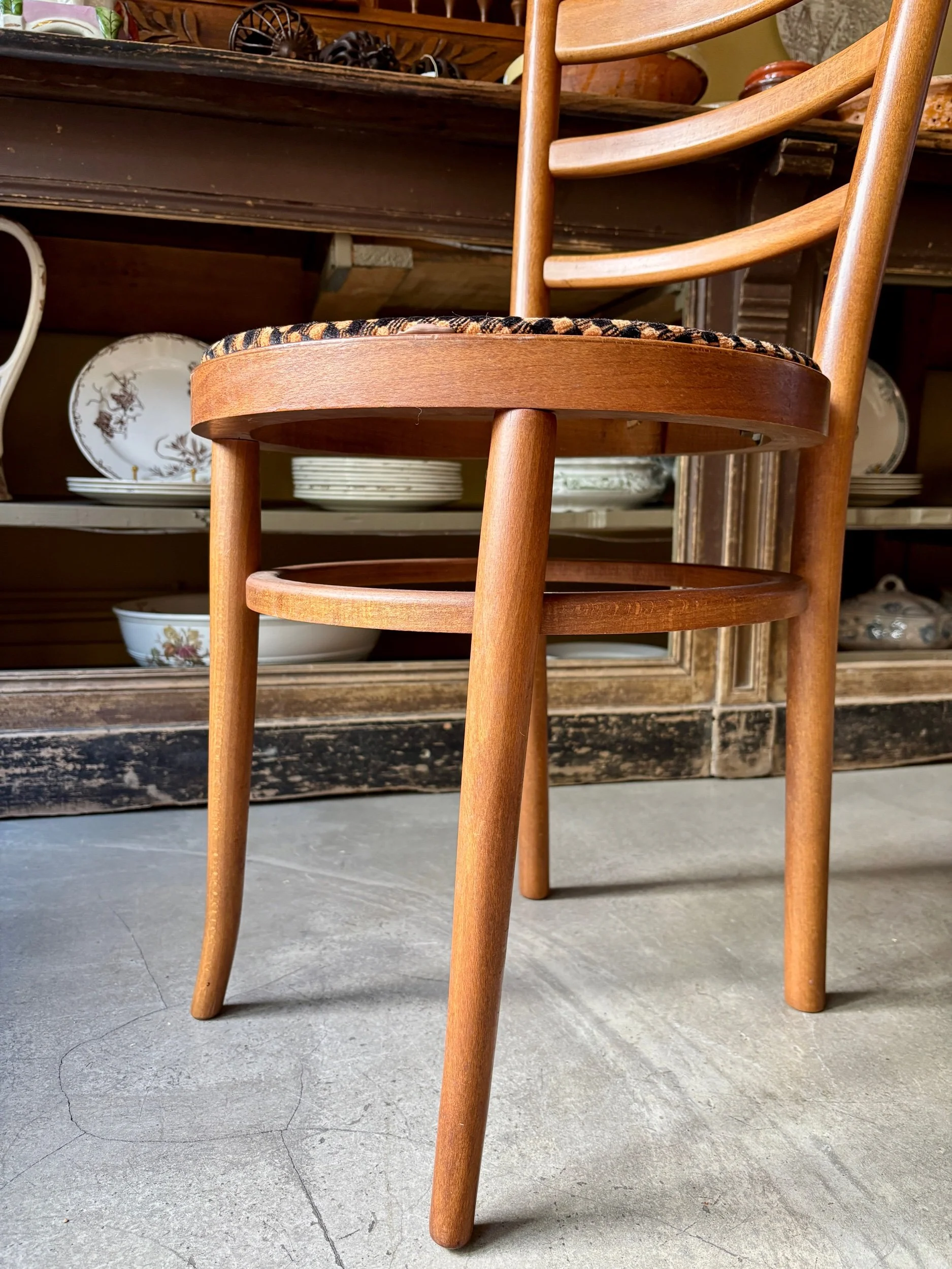 chaise-bistrot-baumann-hetre-coton-noir-orange-assise-vintage-axs-design-paris-france