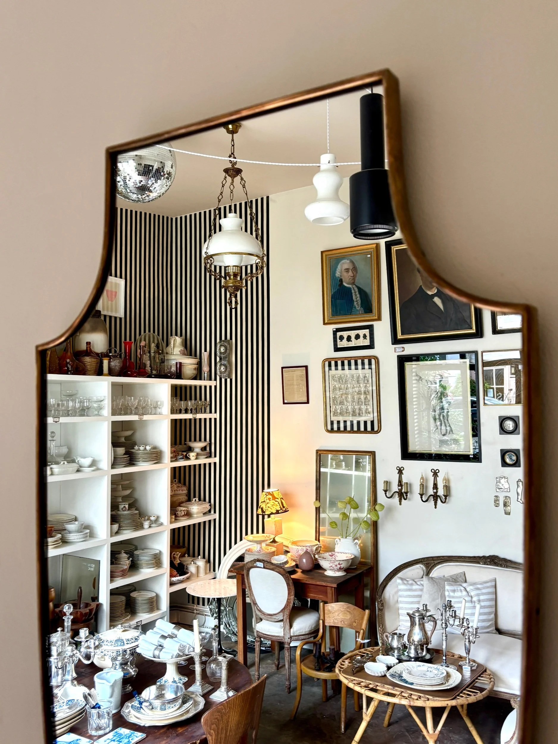 miroir-ecusson-metal-dore-decoration-vintage-axs-design-paris-france