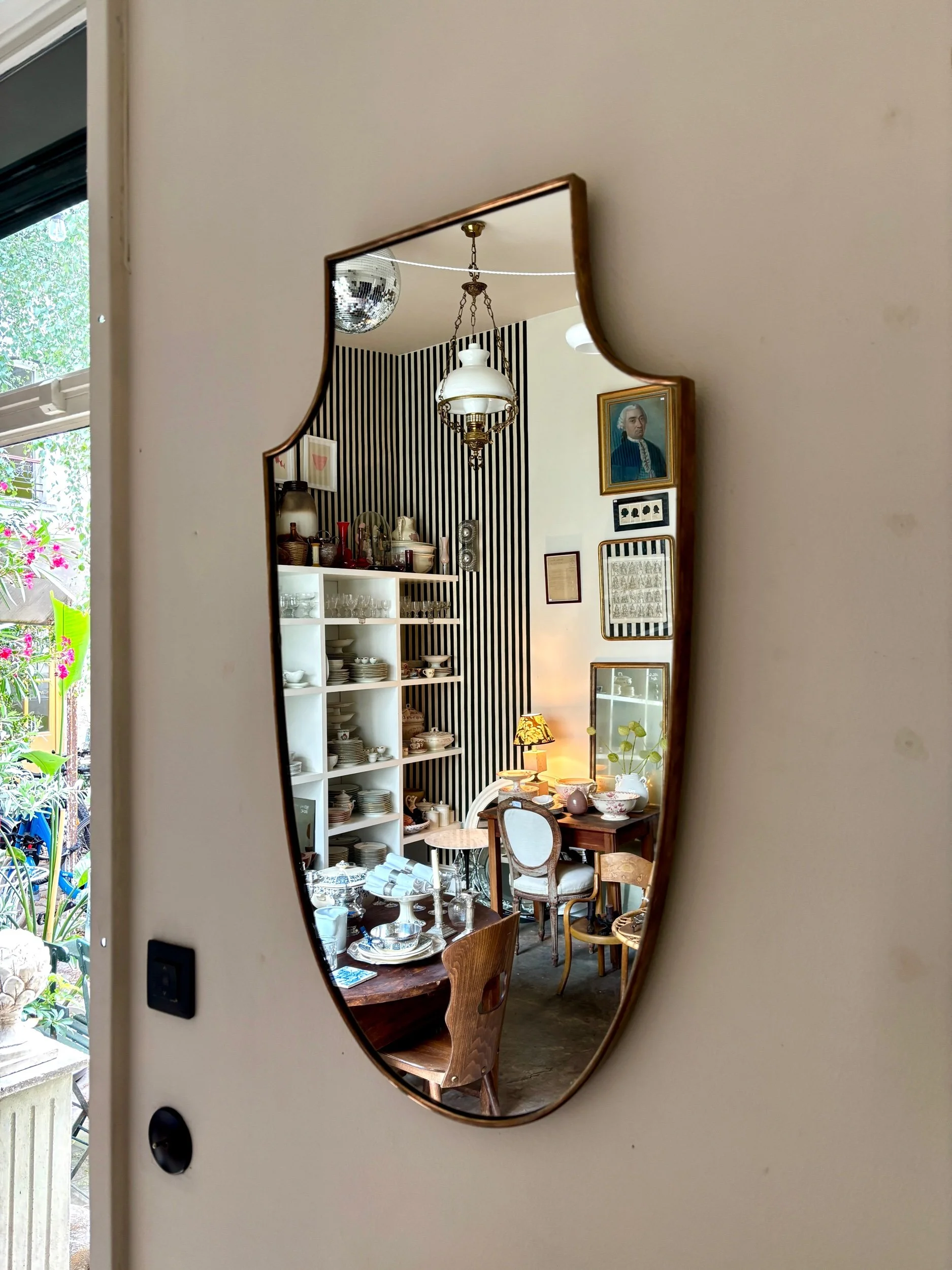 miroir-ecusson-metal-dore-decoration-vintage-axs-design-paris-france