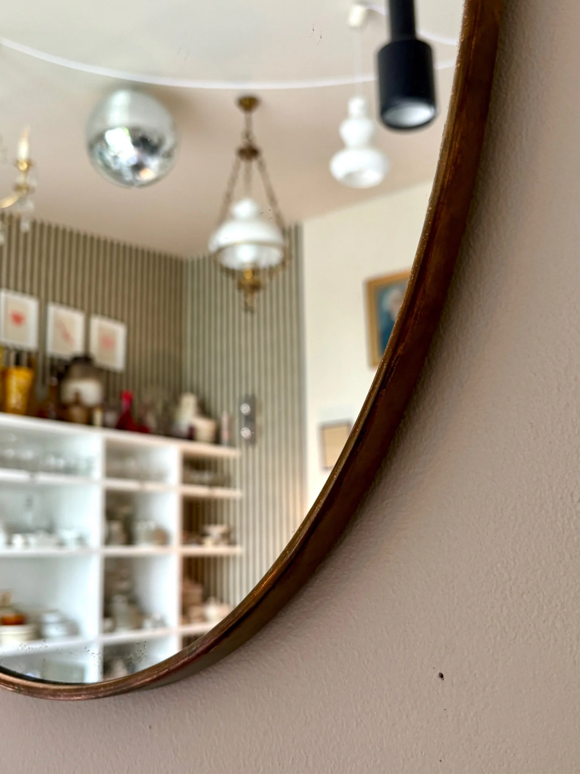 miroir-ecusson-metal-dore-decoration-vintage-axs-design-paris-france