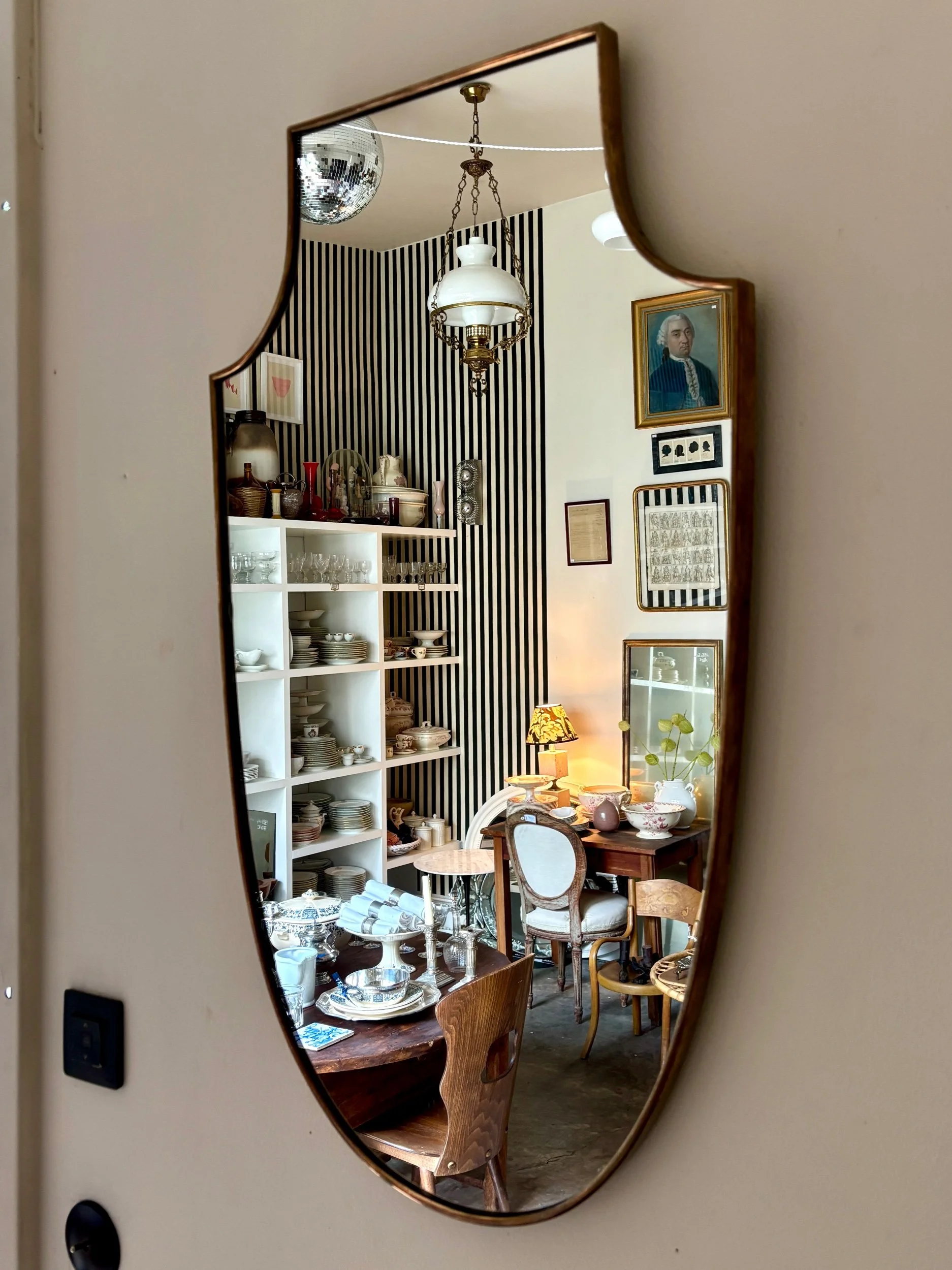 miroir-ecusson-metal-dore-decoration-vintage-axs-design-paris-france