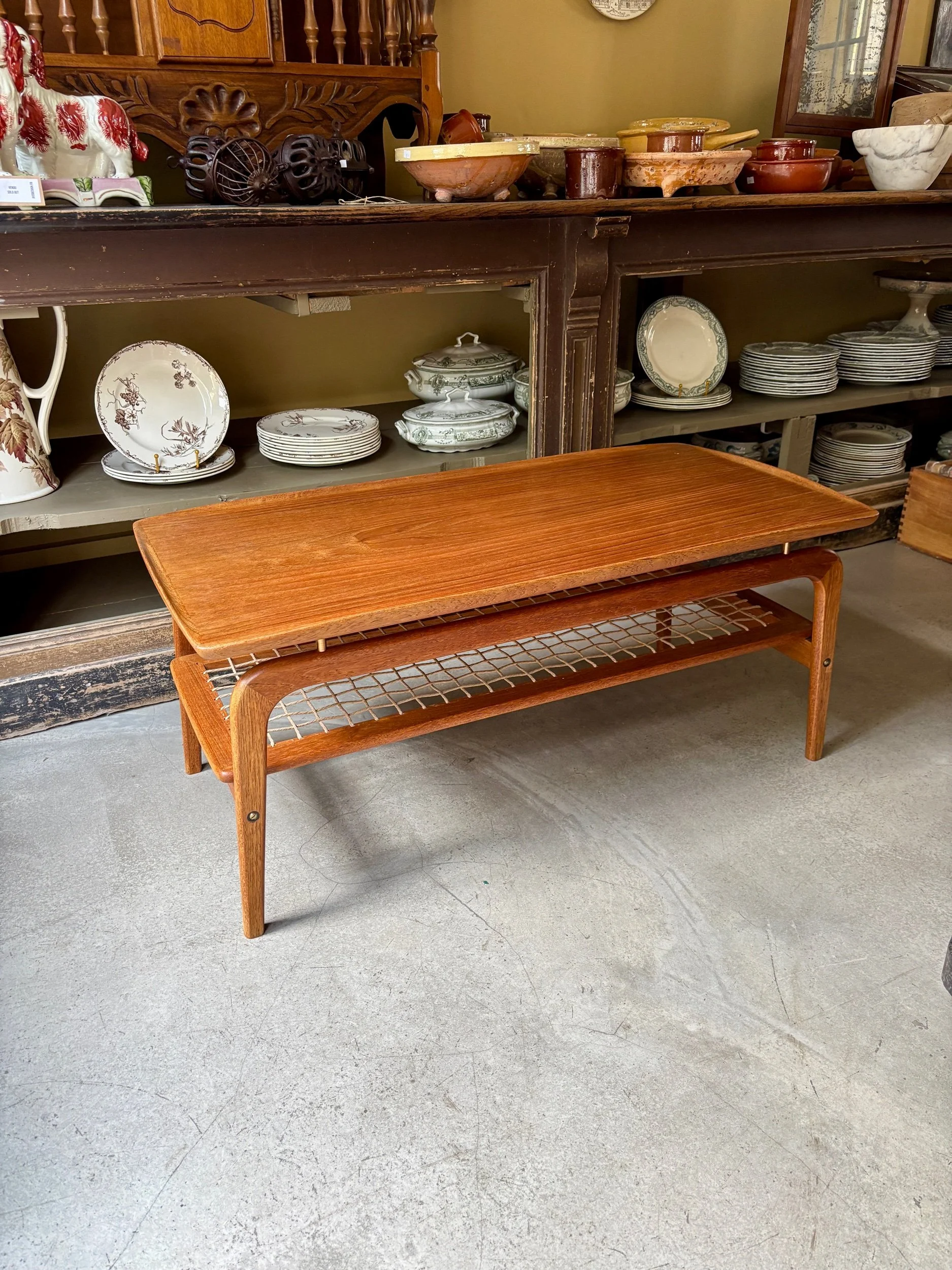 Table basse danoise en teck et corde par Arne Hovmand Olsen ☐ 99 x 49 cm