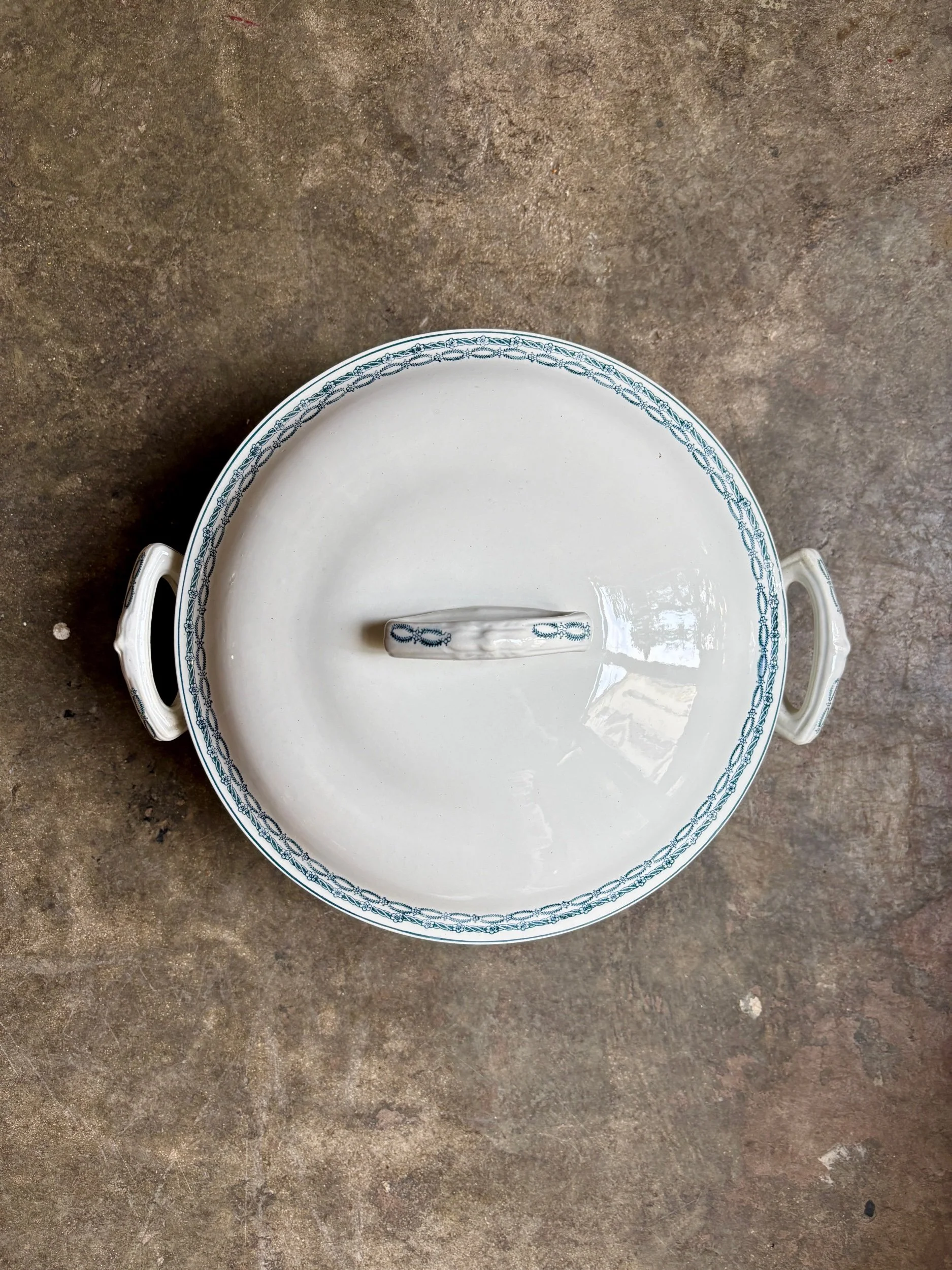 soupiere-st-amand-terre-fer-blanc-bleu-vaisselle-vintage-axs-design-paris-france
