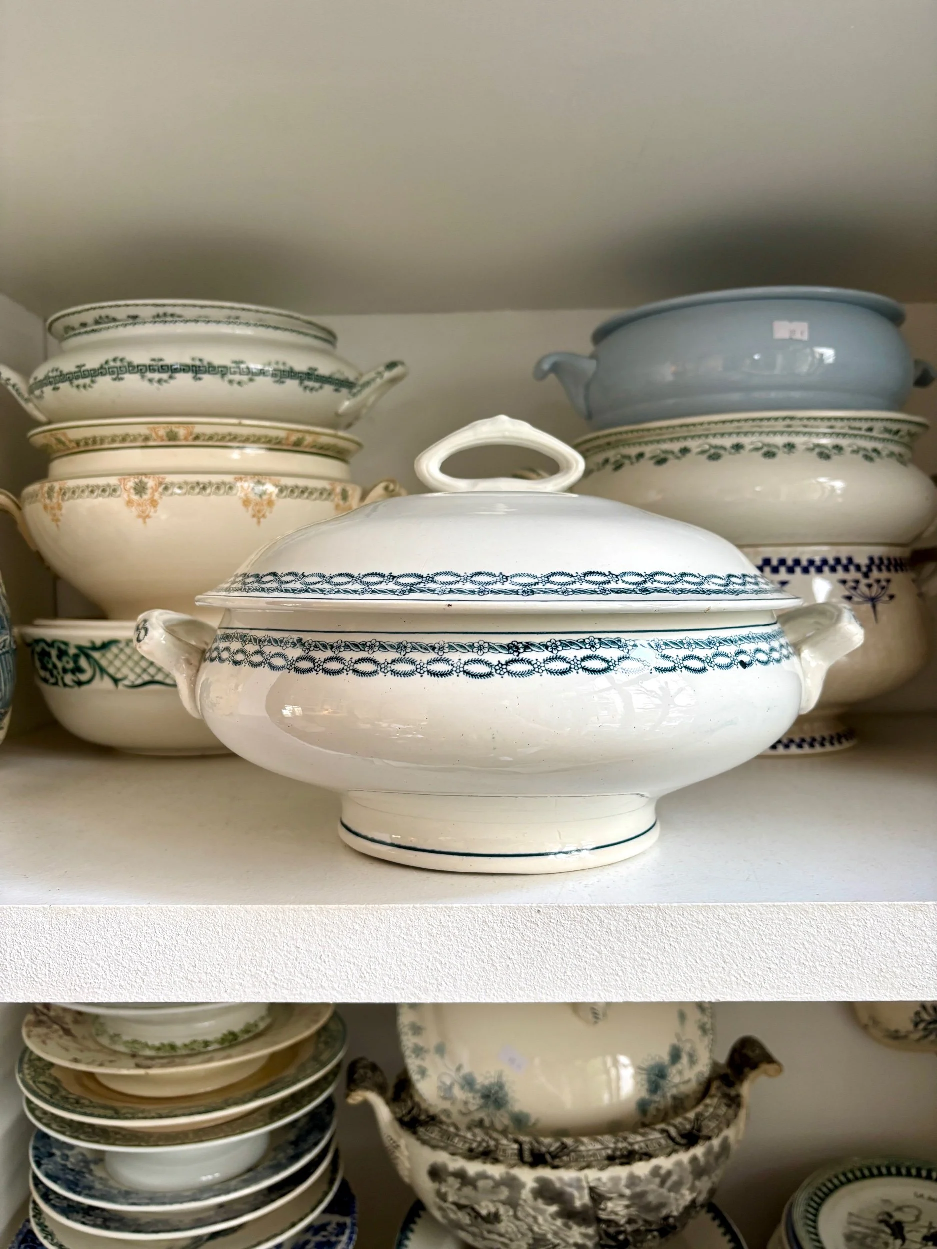 soupiere-st-amand-terre-fer-blanc-bleu-vaisselle-vintage-axs-design-paris-france