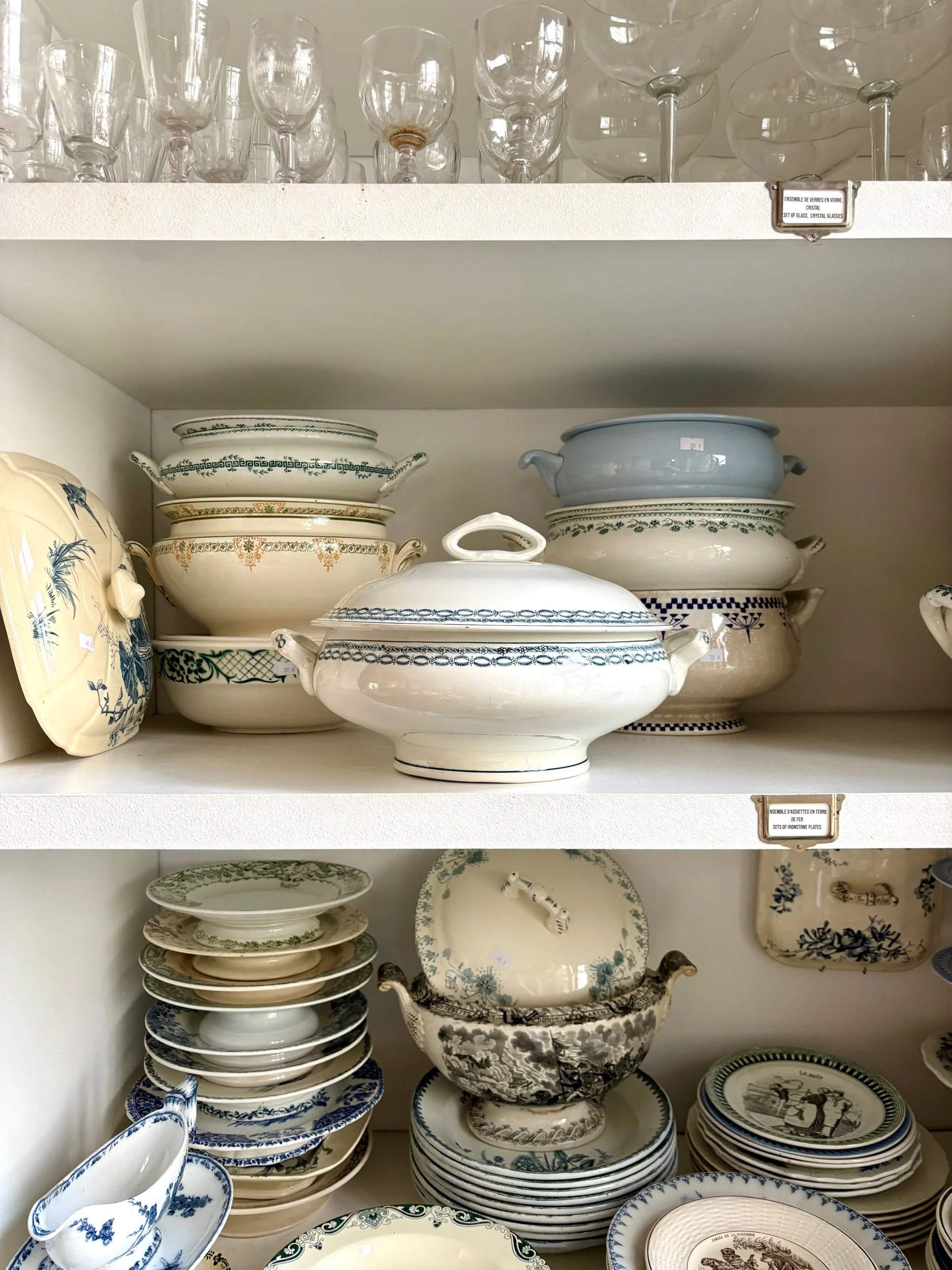 soupiere-st-amand-terre-fer-blanc-bleu-vaisselle-vintage-axs-design-paris-france