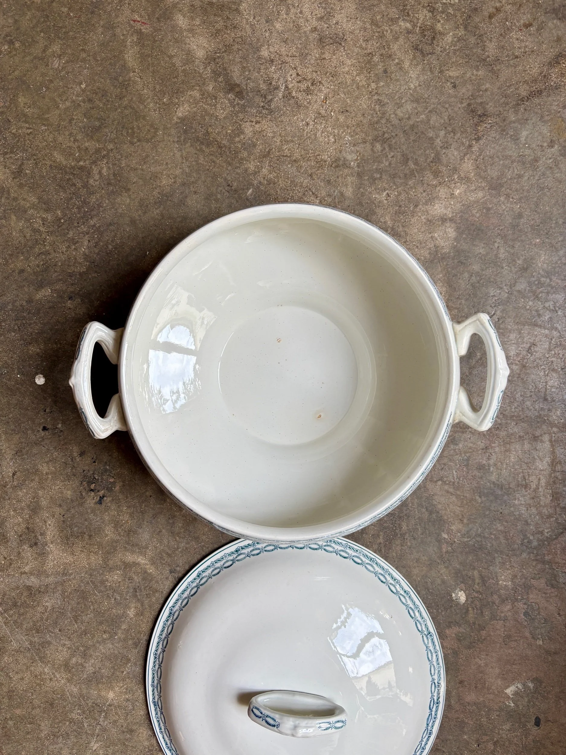 soupiere-st-amand-terre-fer-blanc-bleu-vaisselle-vintage-axs-design-paris-france
