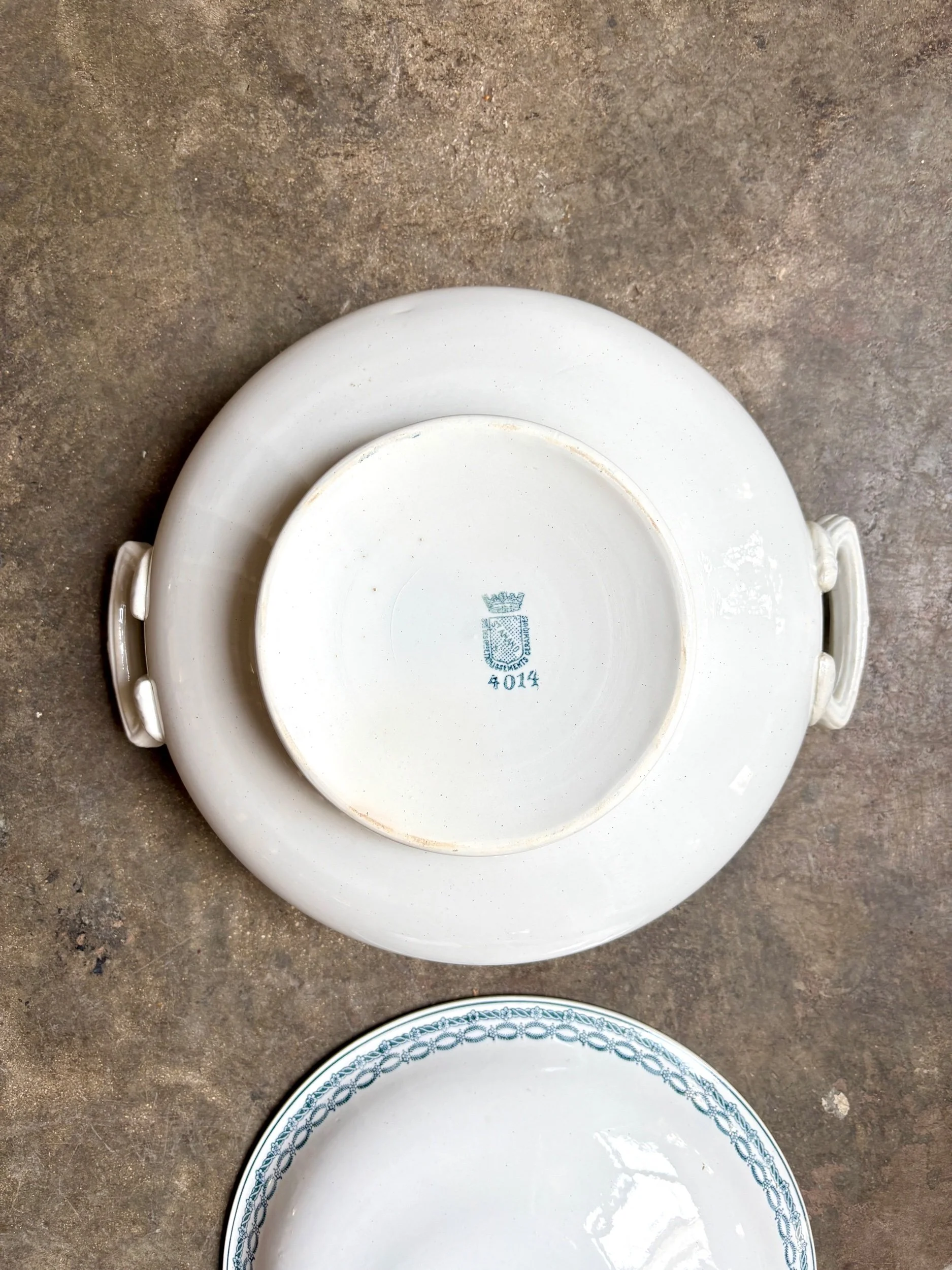 soupiere-st-amand-terre-fer-blanc-bleu-vaisselle-vintage-axs-design-paris-france