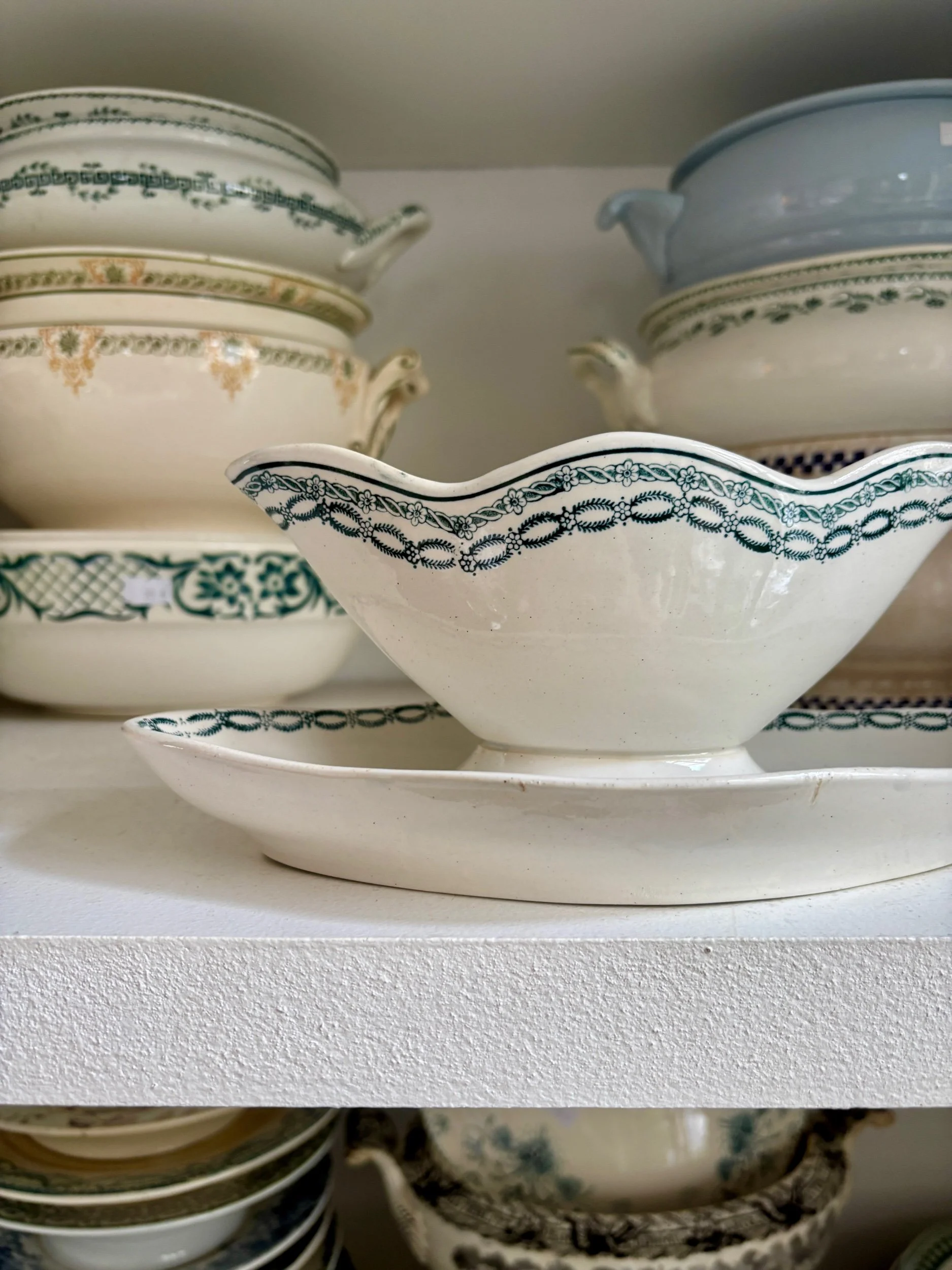 sauciere-st-amand-terre-de-fer-blanc-bleu-vaisselle-vintage-axs-design-paris-france