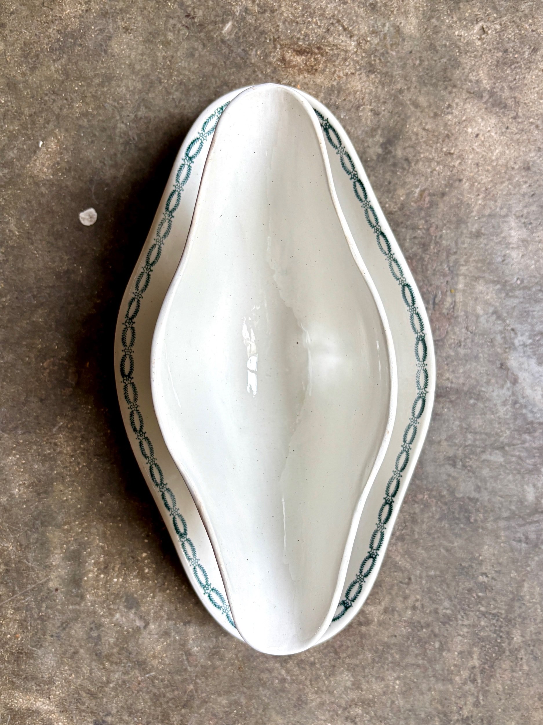 sauciere-st-amand-terre-de-fer-blanc-bleu-vaisselle-vintage-axs-design-paris-france