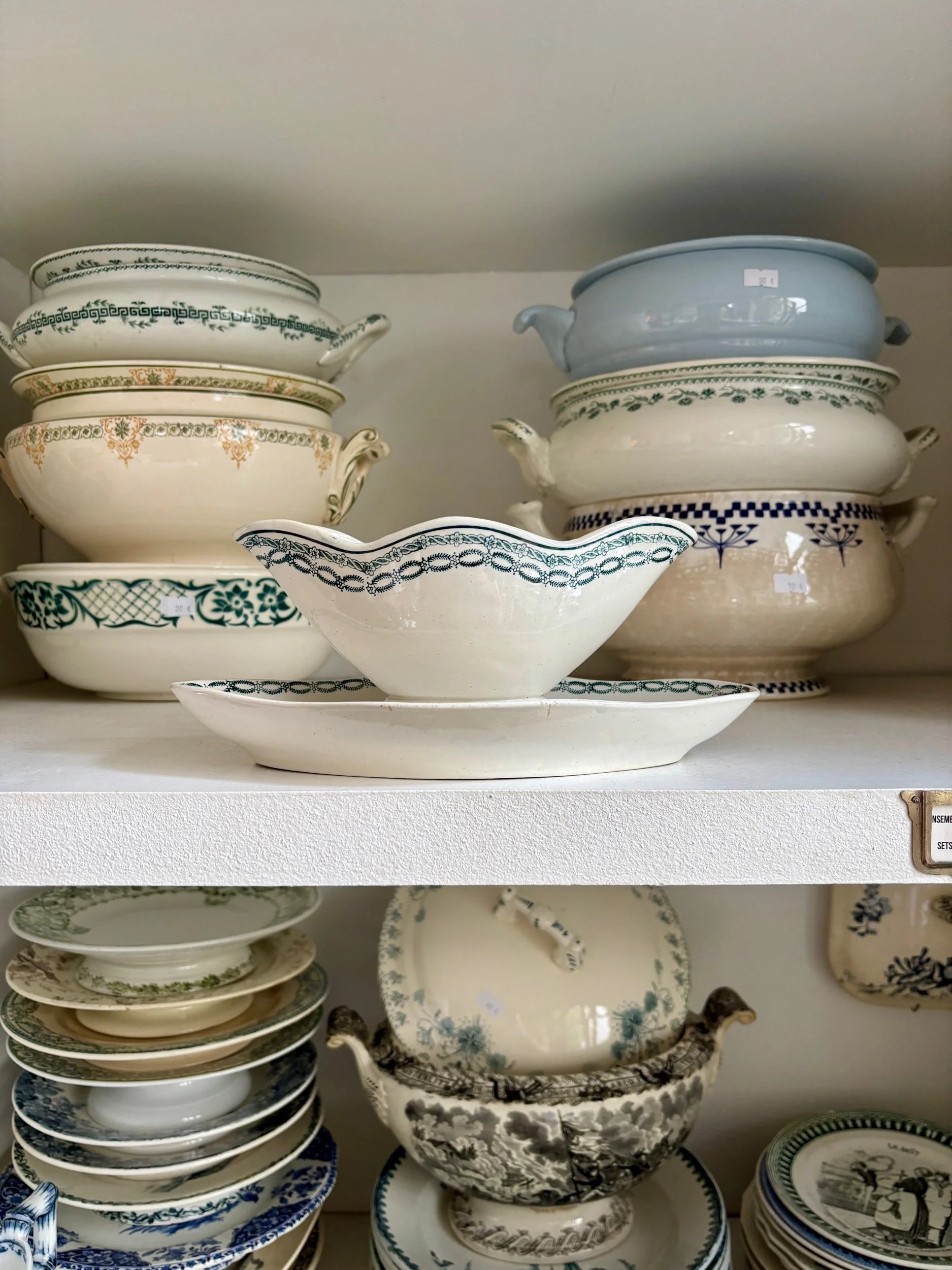 sauciere-st-amand-terre-de-fer-blanc-bleu-vaisselle-vintage-axs-design-paris-france