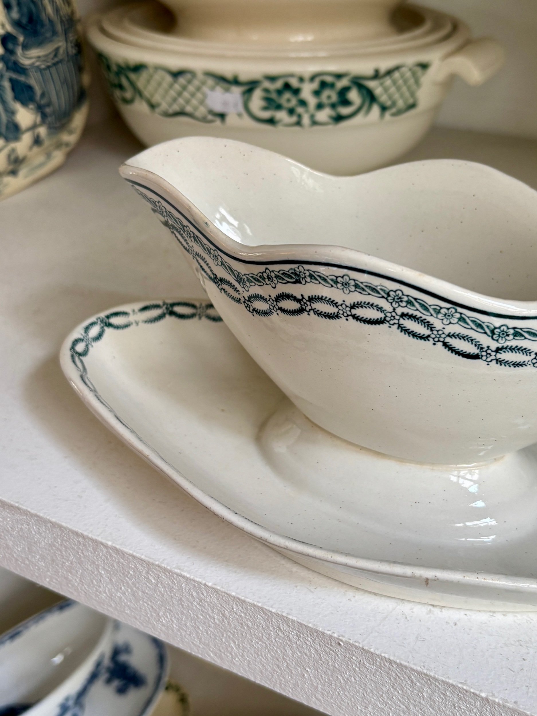 sauciere-st-amand-terre-de-fer-blanc-bleu-vaisselle-vintage-axs-design-paris-france