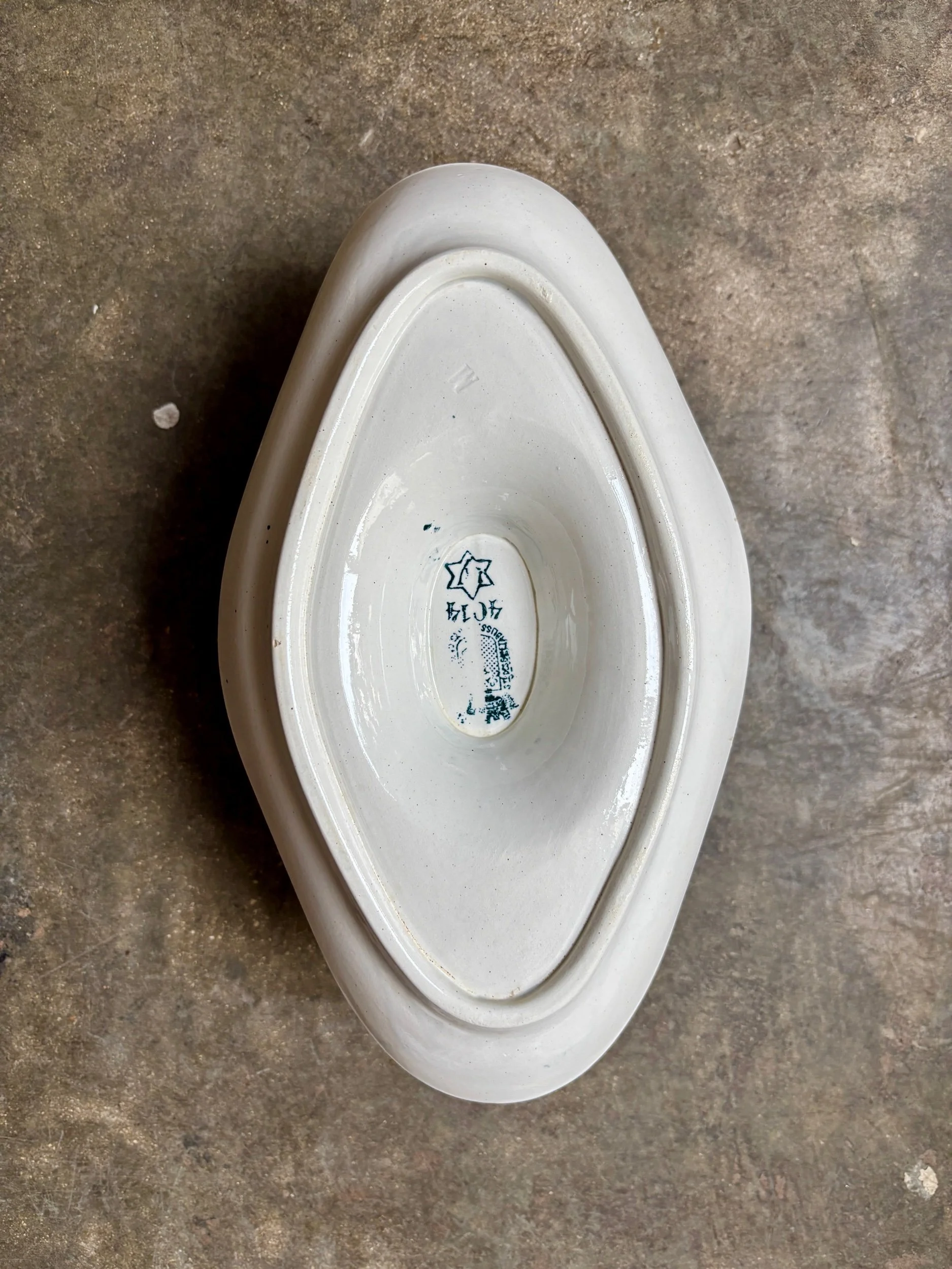 sauciere-st-amand-terre-de-fer-blanc-bleu-vaisselle-vintage-axs-design-paris-france