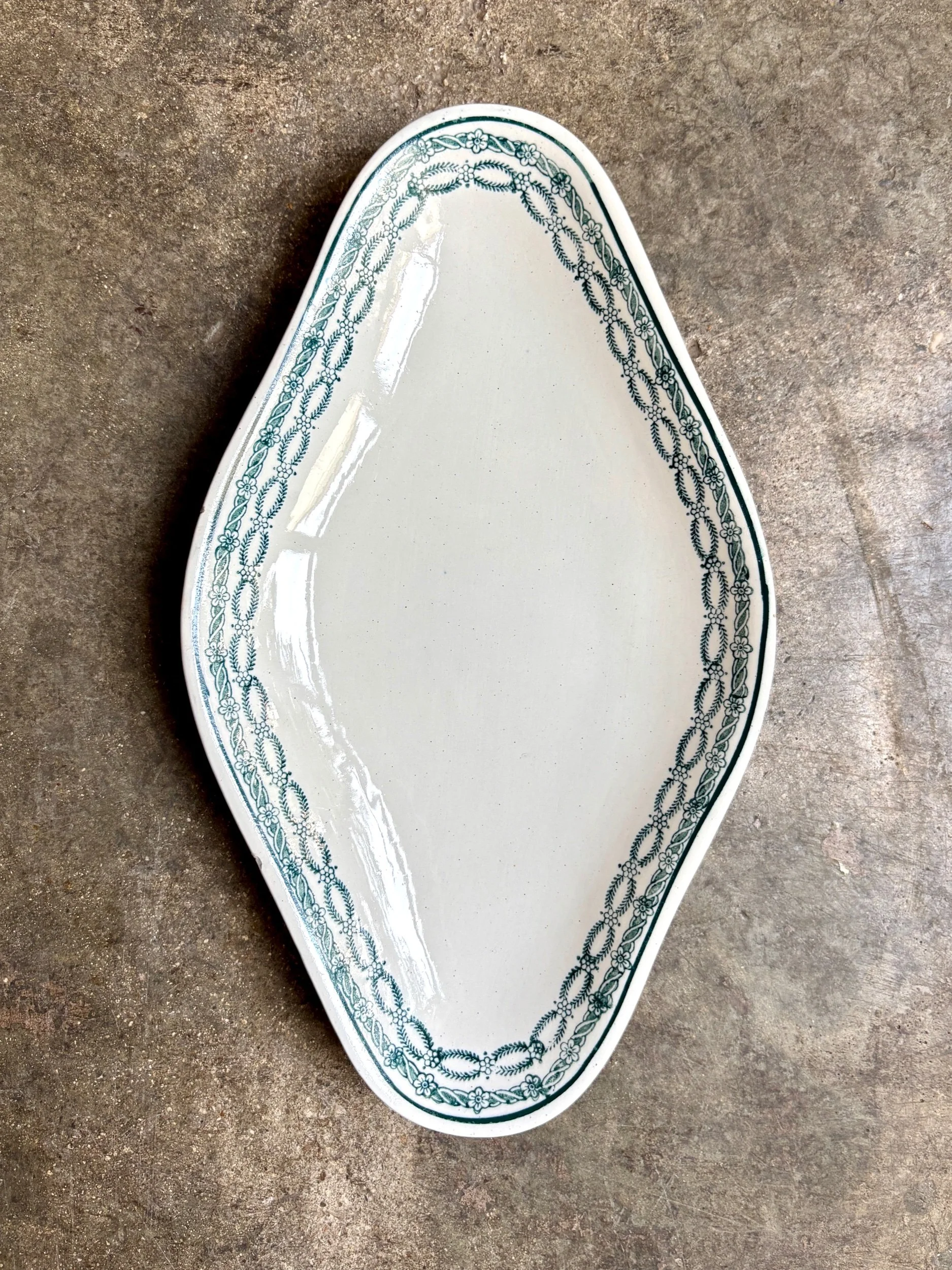 ravier-terre-de-fer-blanc-bleu-st-amand-vaisselle-vintage-axs-design-paris-france