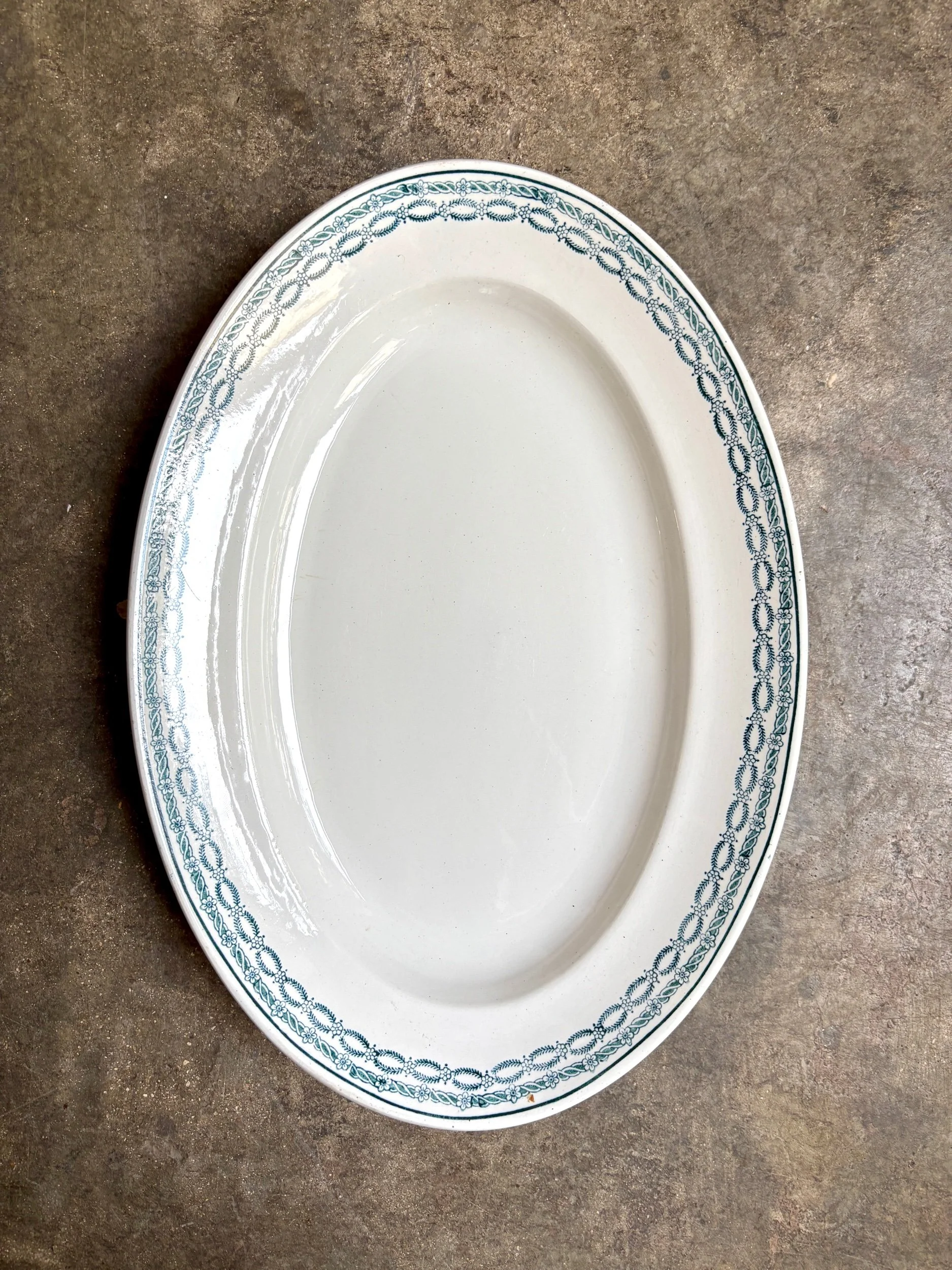 Moyen plat ovale St Amand en terre de fer bleue