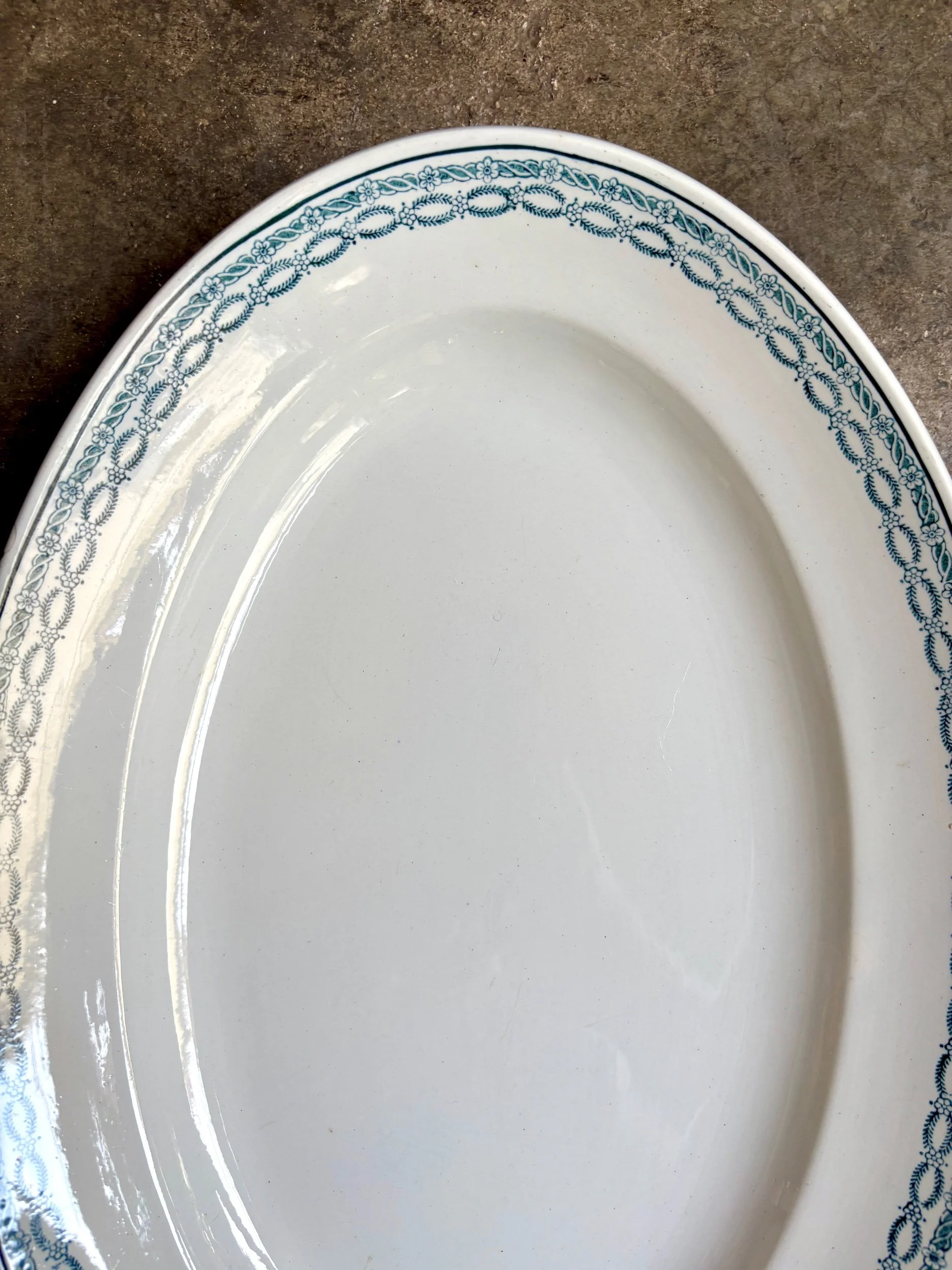 Grand plat ovale St Amand en terre de fer bleue