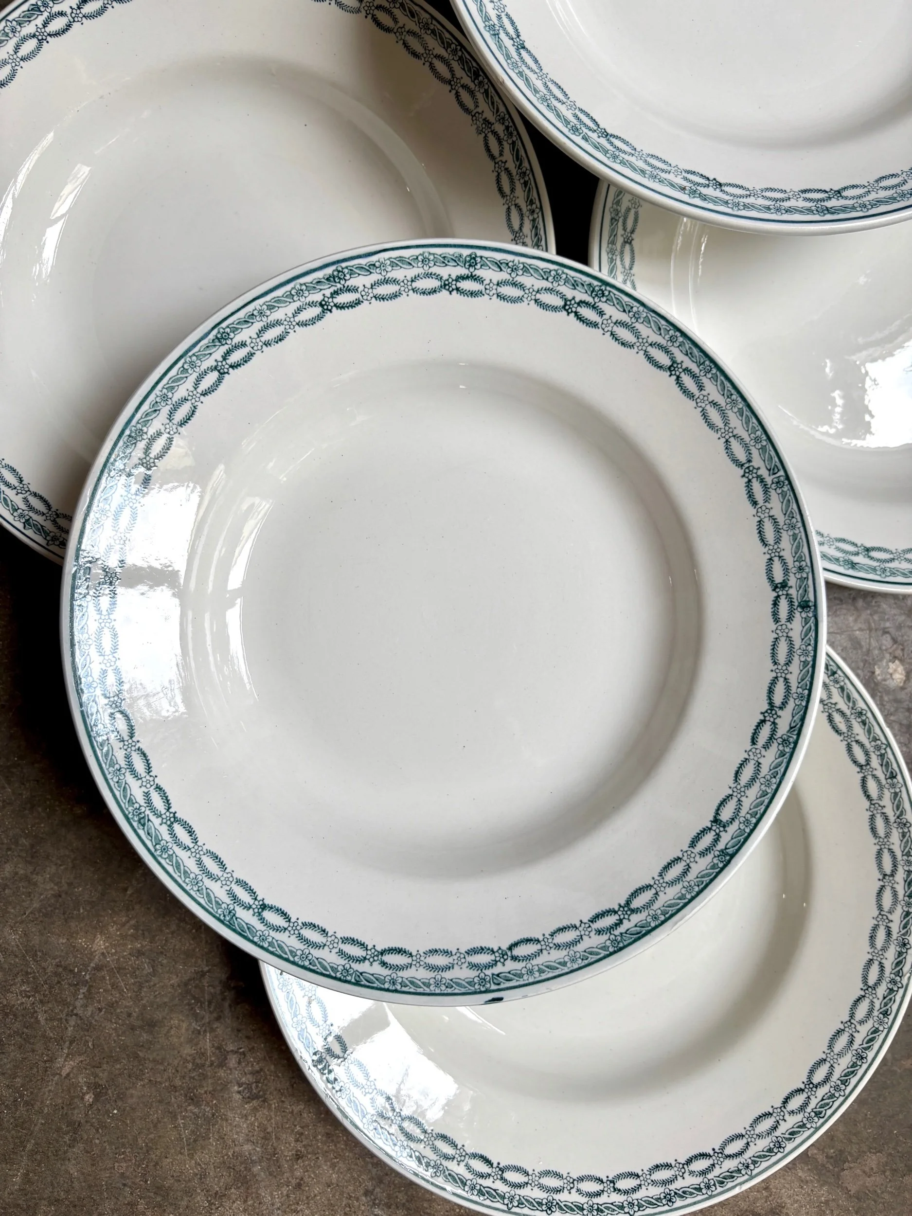 6-assiettes-creuses-terre-de-fer-blanc-bleu-st-amand-vaisselle-vintage-axs-design-paris-france
