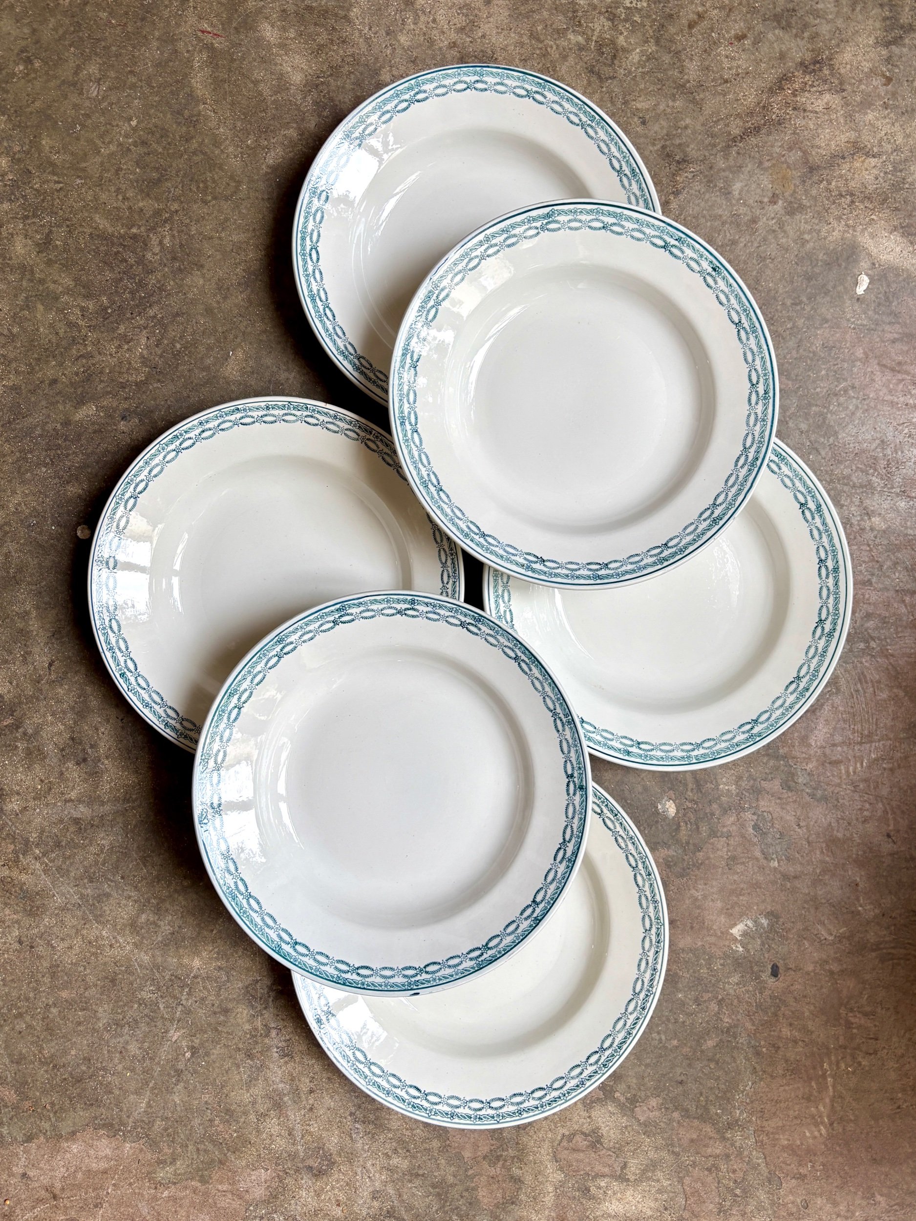 6-assiettes-creuses-terre-de-fer-blanc-bleu-st-amand-vaisselle-vintage-axs-design-paris-france