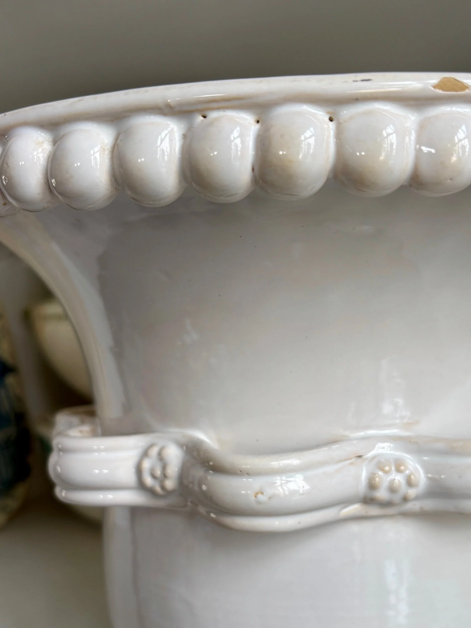 vase-barbotine-faience-malicorne-decoration-vintage-axs-design-paris-france