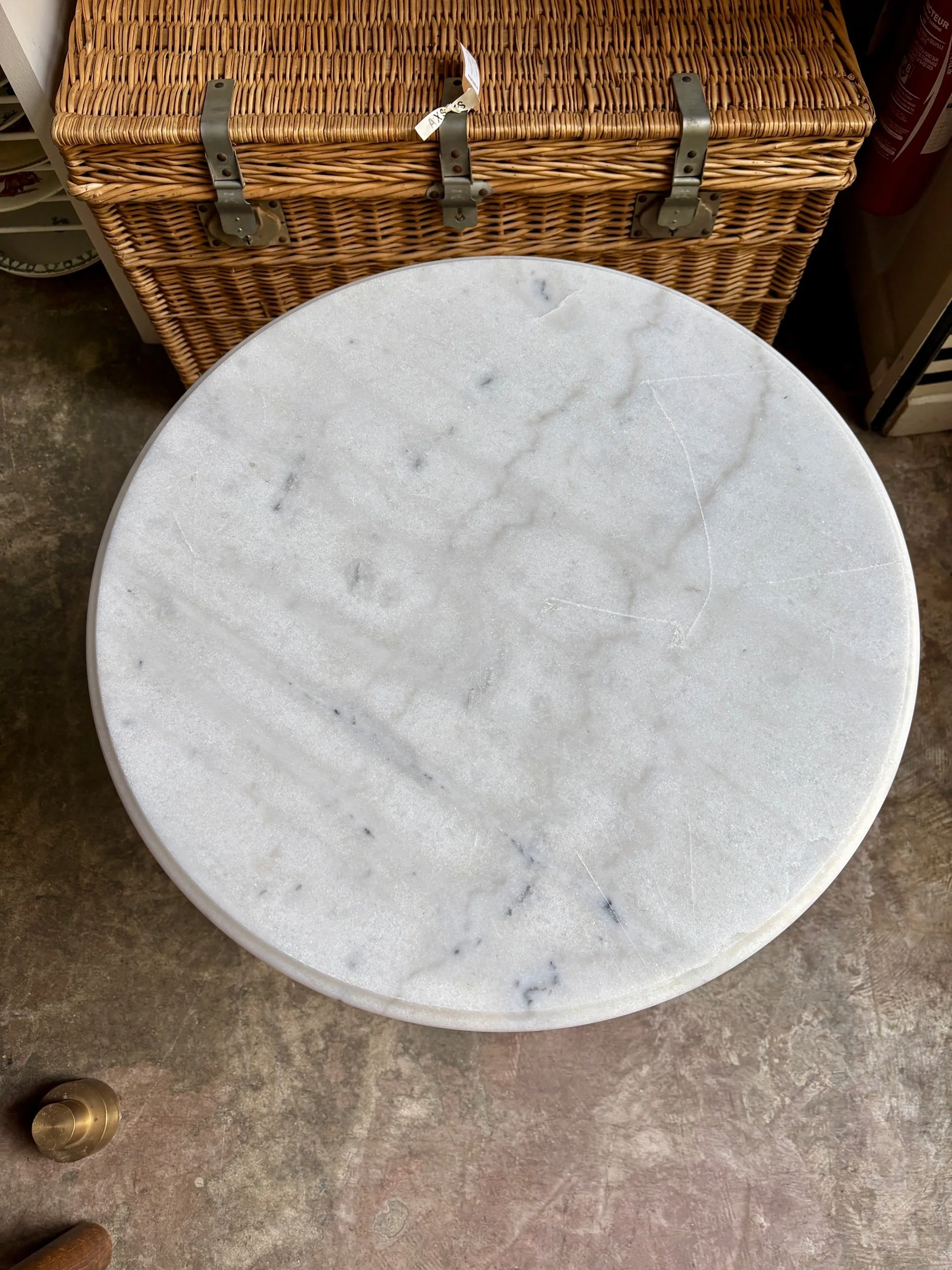 table-bistrot-marbre-blanc-fonte-fer-noir-meuble-vintage-axs-design-paris-france