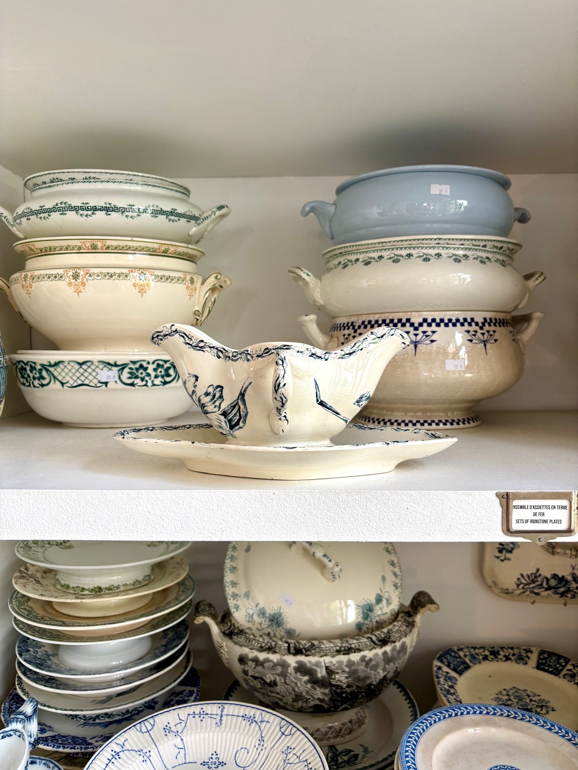 sauciere-luneville-tulipe-terre-fer-bleu-blanc-vaisselle-vintage-axs-design-paris-france