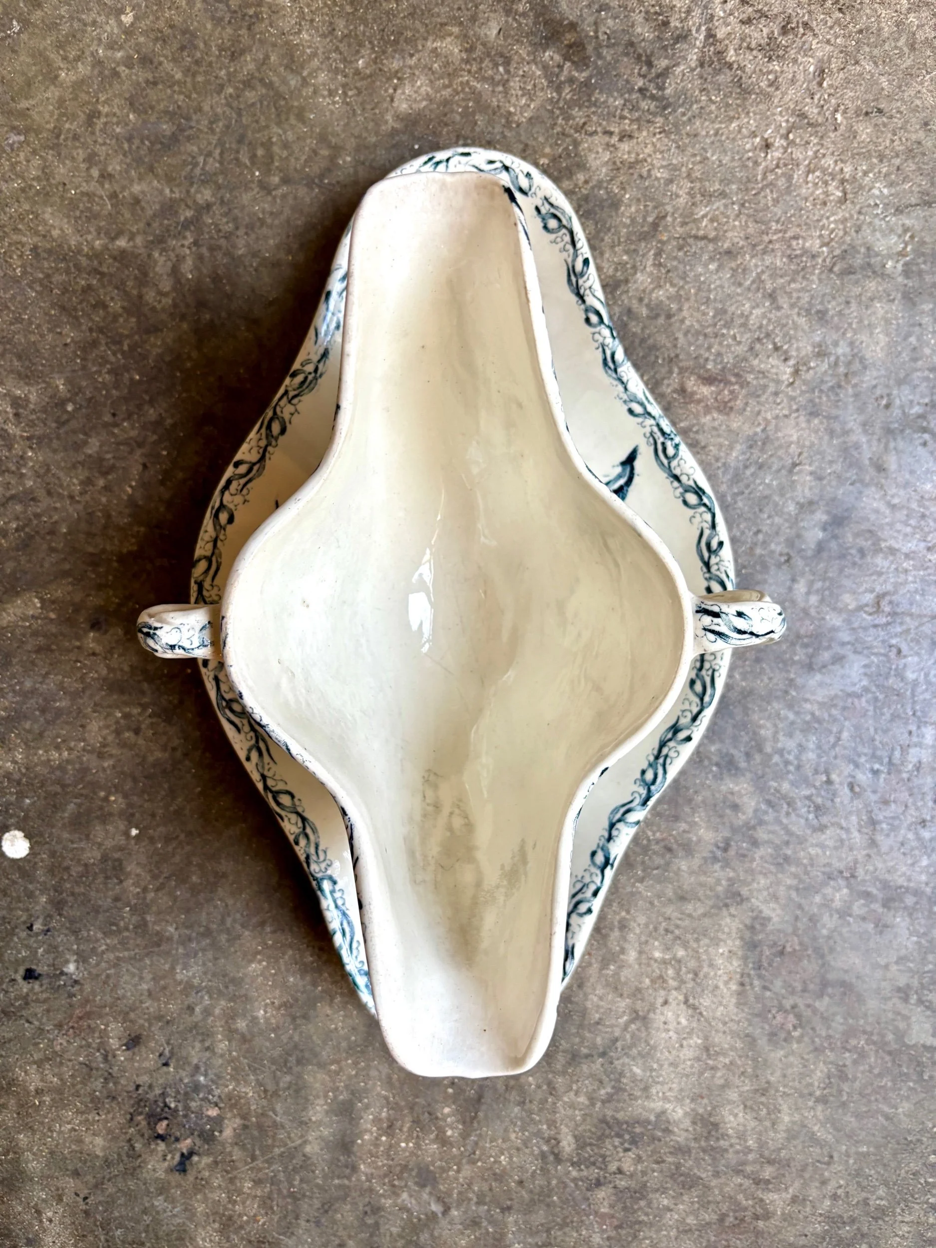 sauciere-luneville-tulipe-terre-fer-bleu-blanc-vaisselle-vintage-axs-design-paris-france