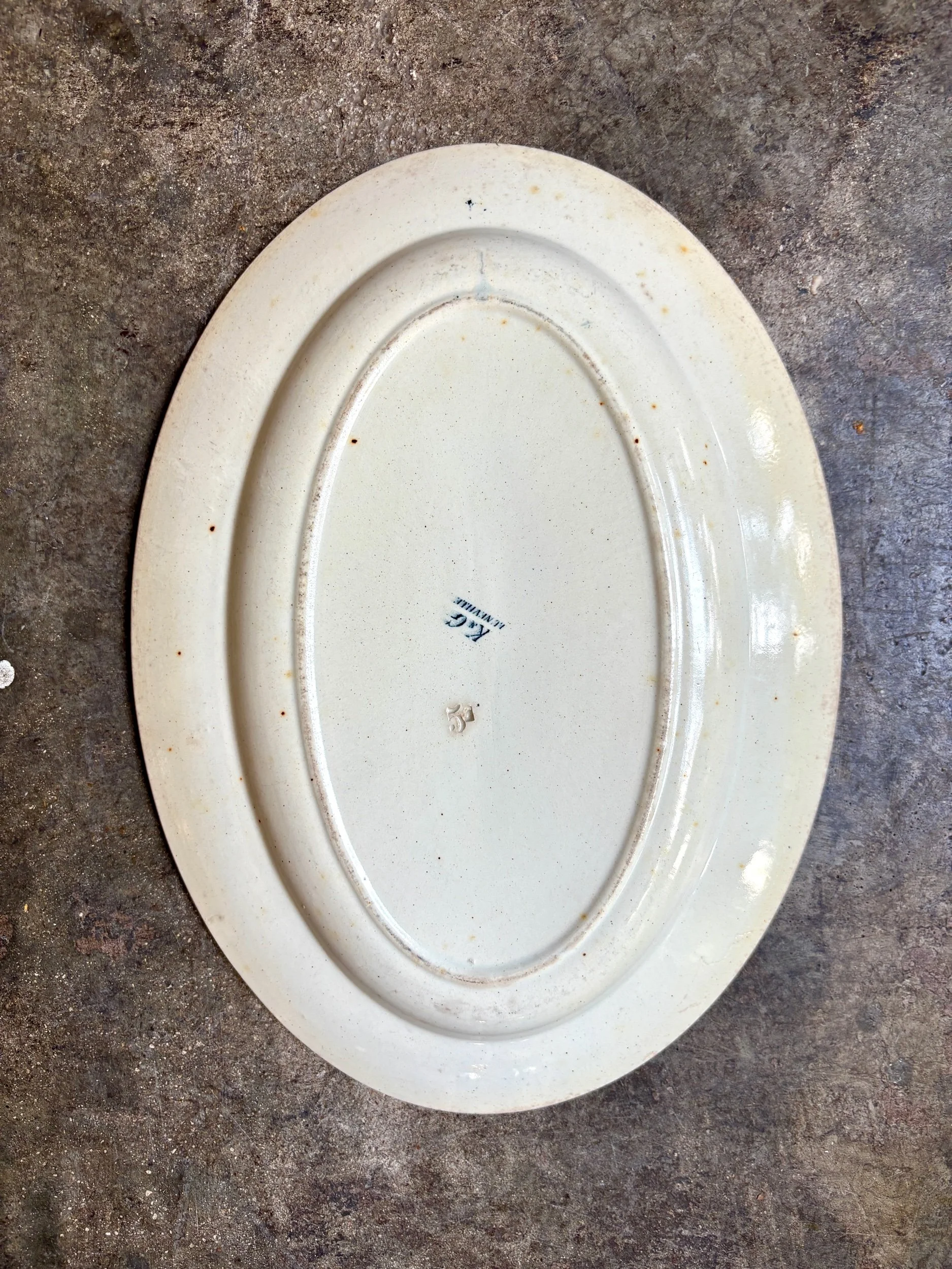 moyen-plat-ovale-luneville-tulipe-terre-fer-blanc-bleu-vaisselle-vintage-axs-design-paris-france