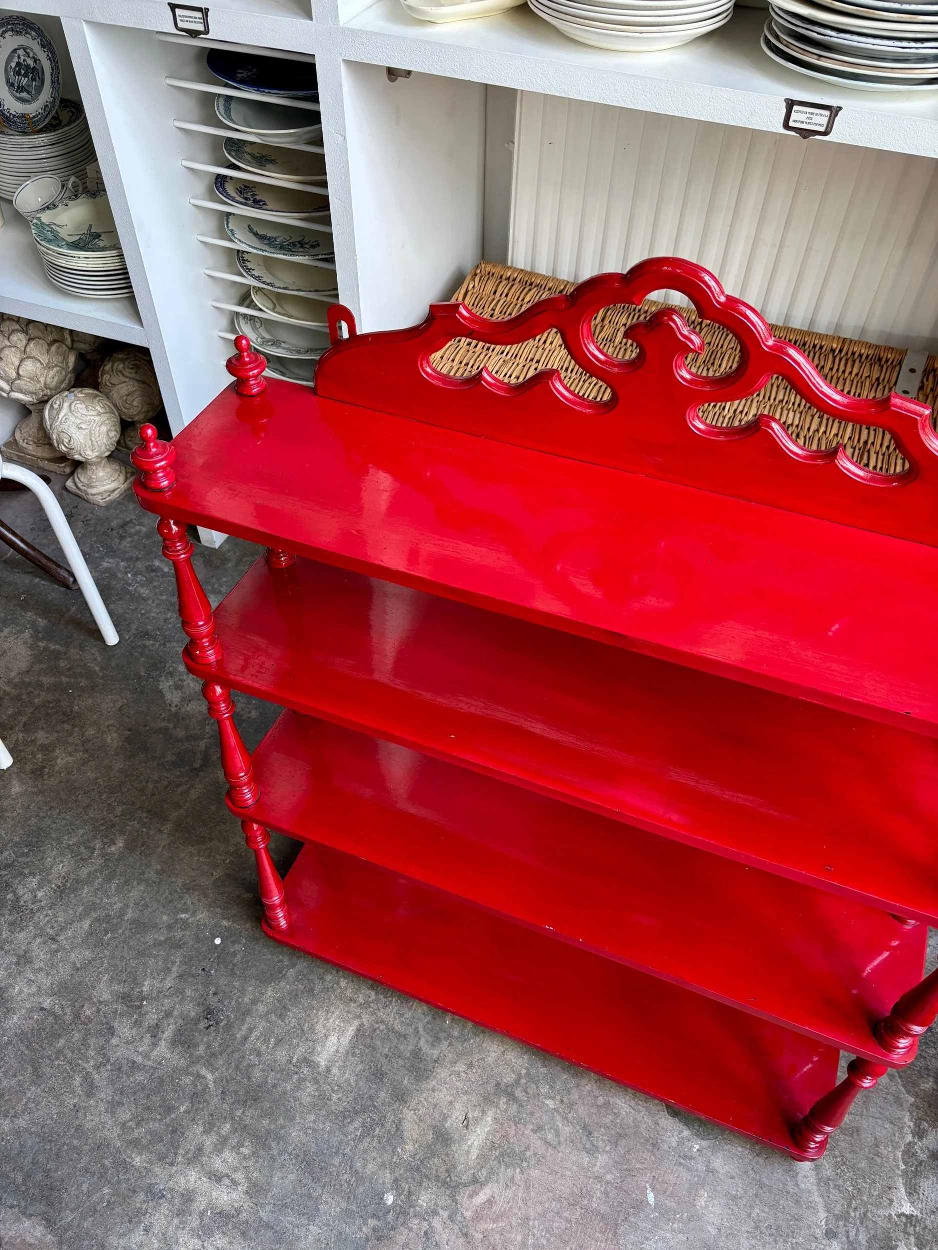 Étagère murale 4 tablettes en bois laqué rouge