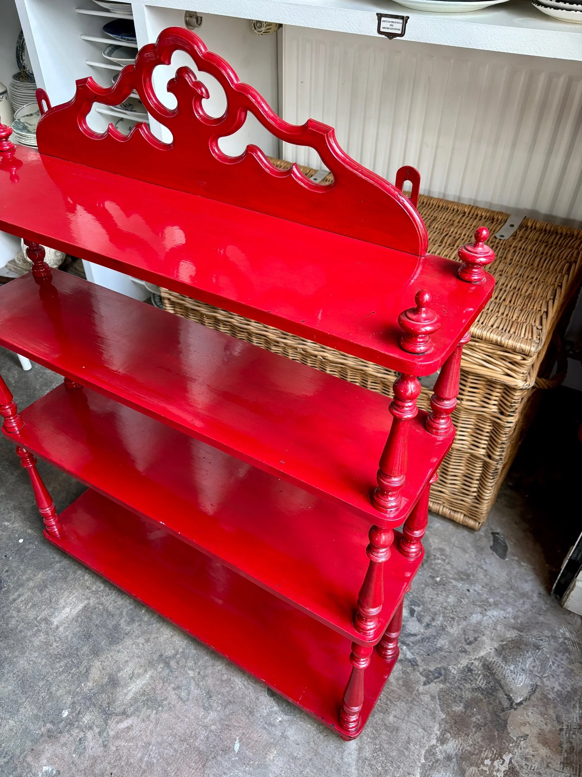 etagere-murale-bois-rouge-meuble-rangement-vintage-axs-design-paris-france