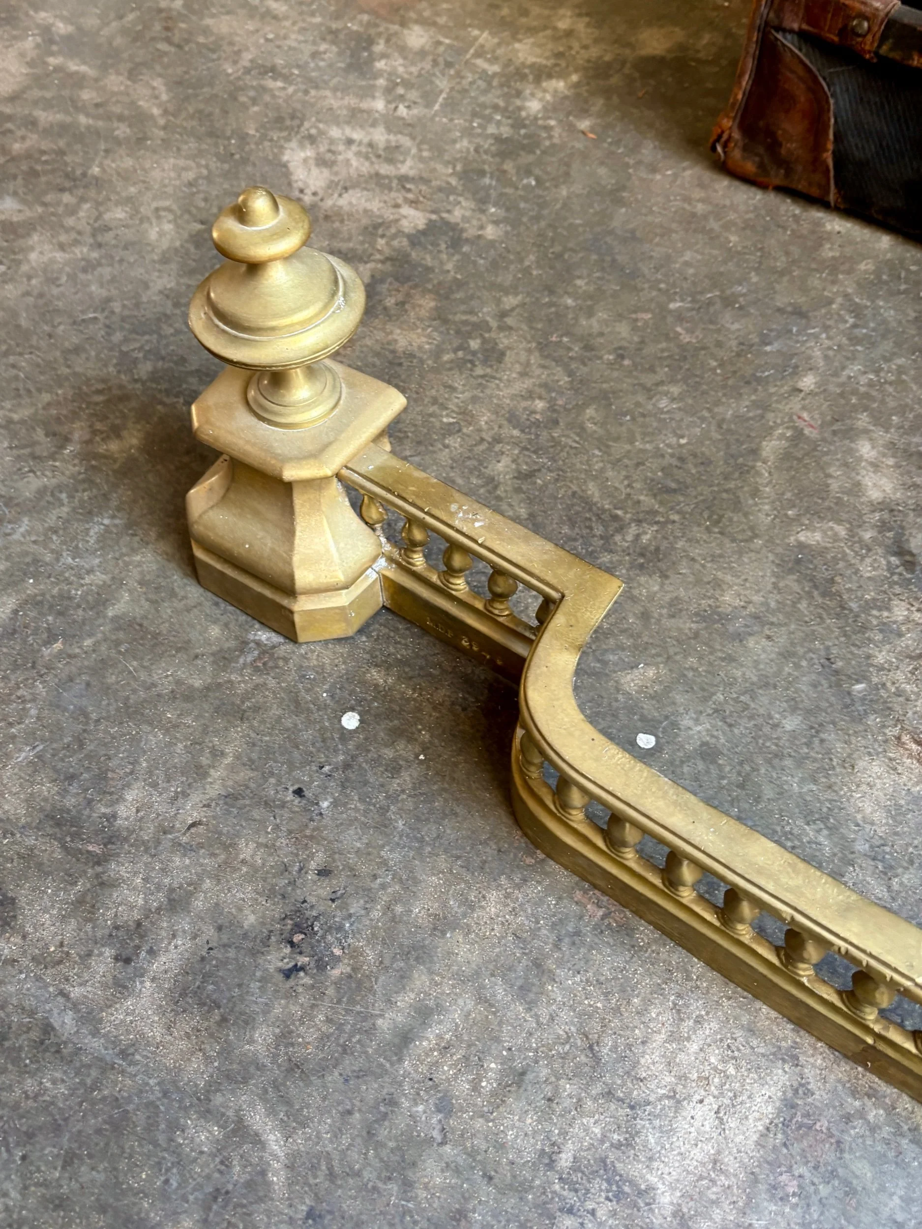 Barre de foyer de cheminée en bronze doré