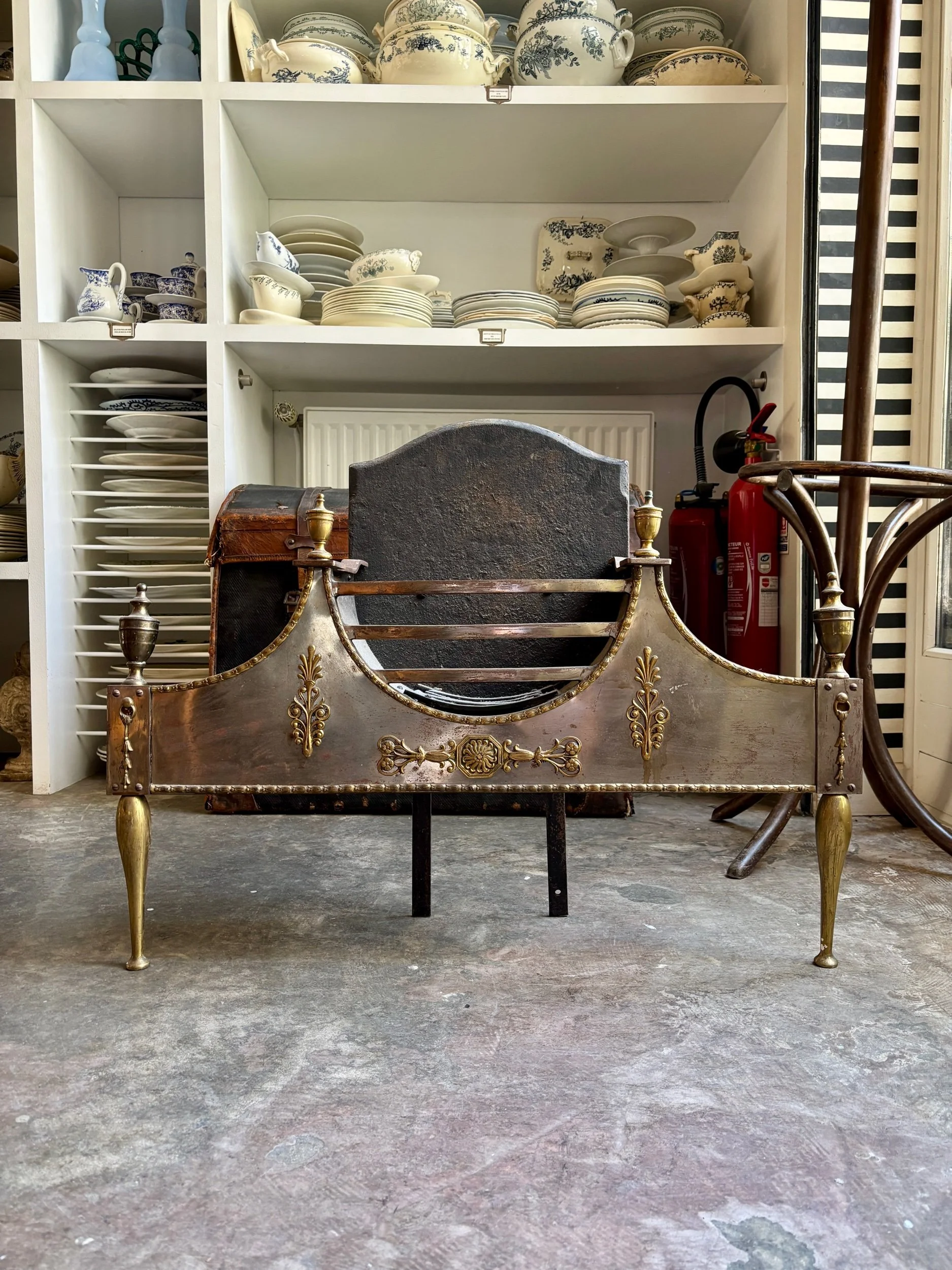 foyer-cheminee-fonte-fer-metal-decoration-vintage-axs-design-paris-france