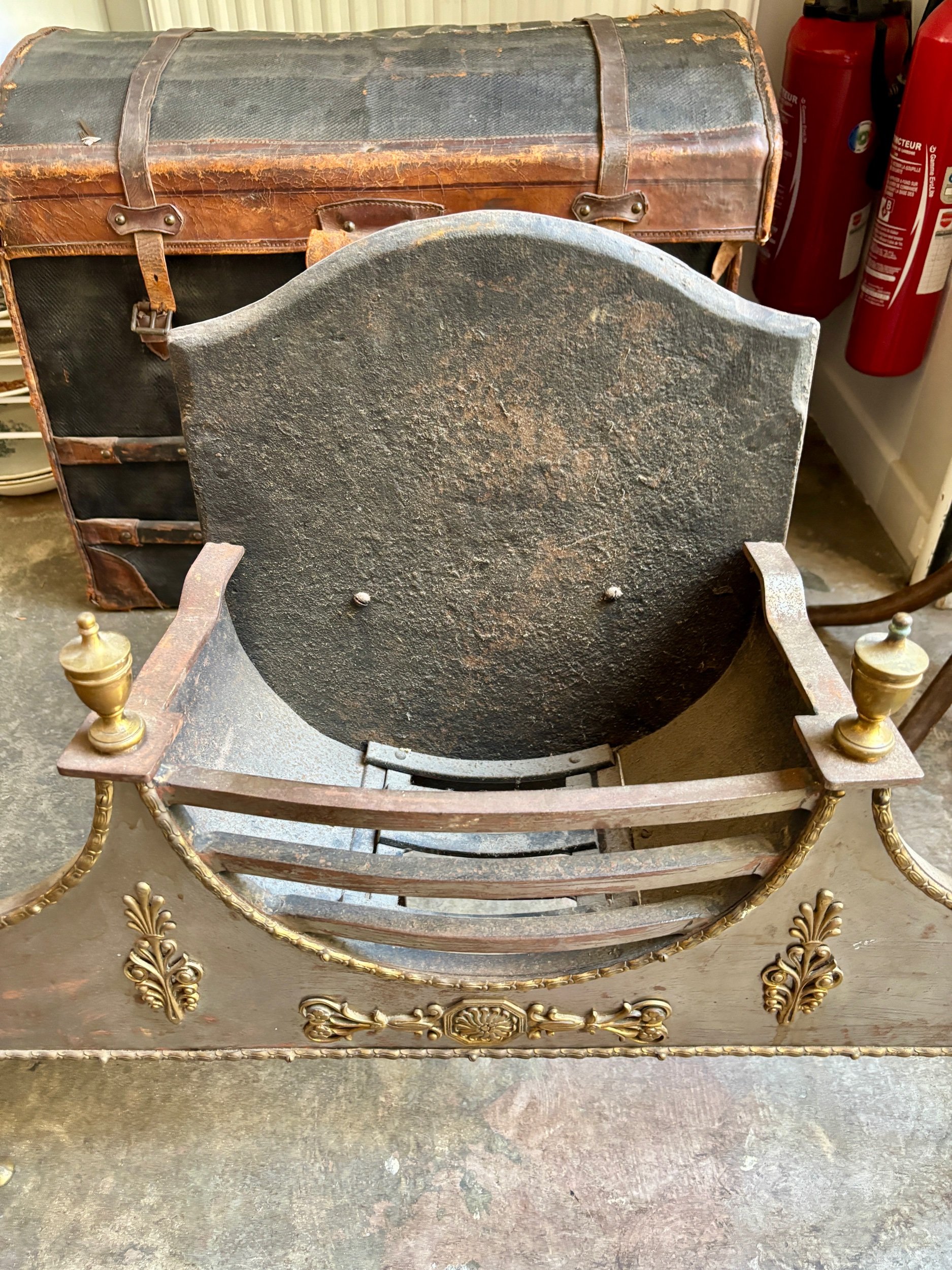 foyer-cheminee-fonte-fer-metal-decoration-vintage-axs-design-paris-france