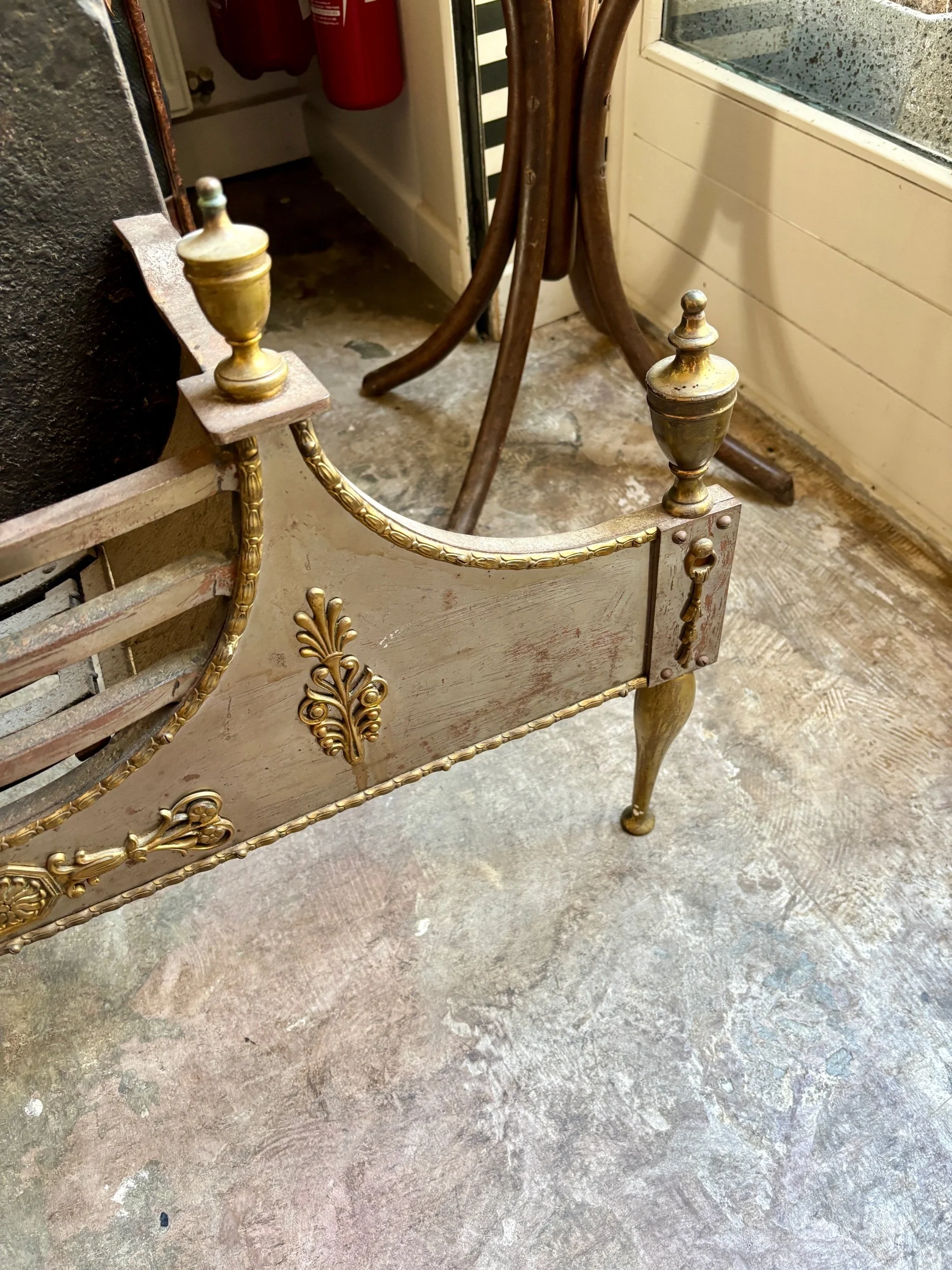 foyer-cheminee-fonte-fer-metal-decoration-vintage-axs-design-paris-france