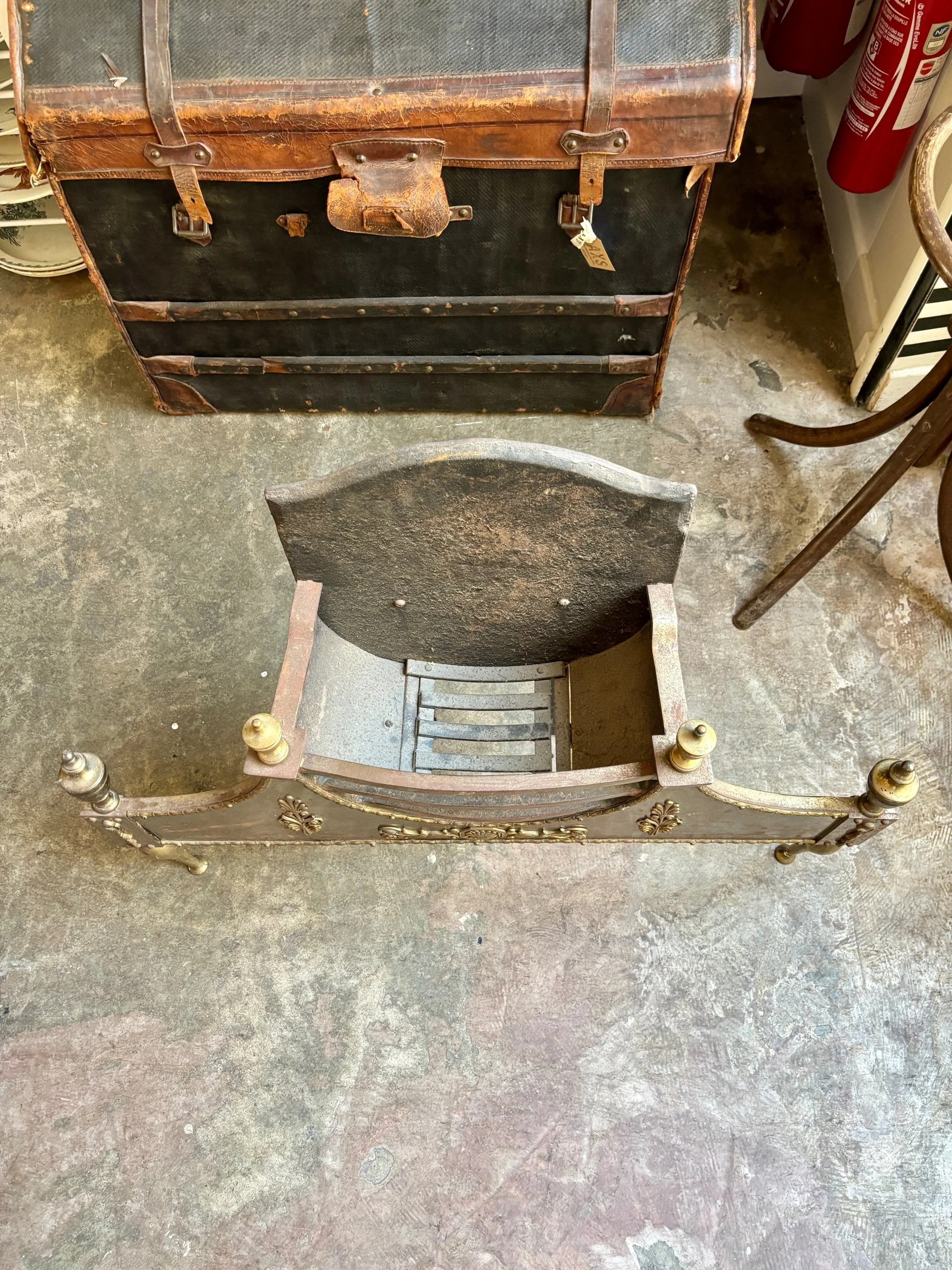 foyer-cheminee-fonte-fer-metal-decoration-vintage-axs-design-paris-france