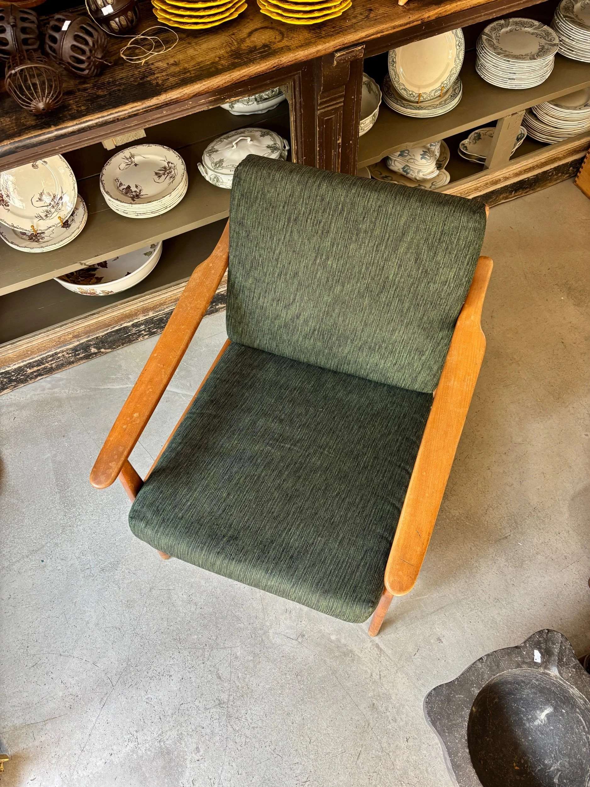fauteuil-scandinave-bois-clair-tissu-vert-1960-assise-vintage-axs-design-paris-france