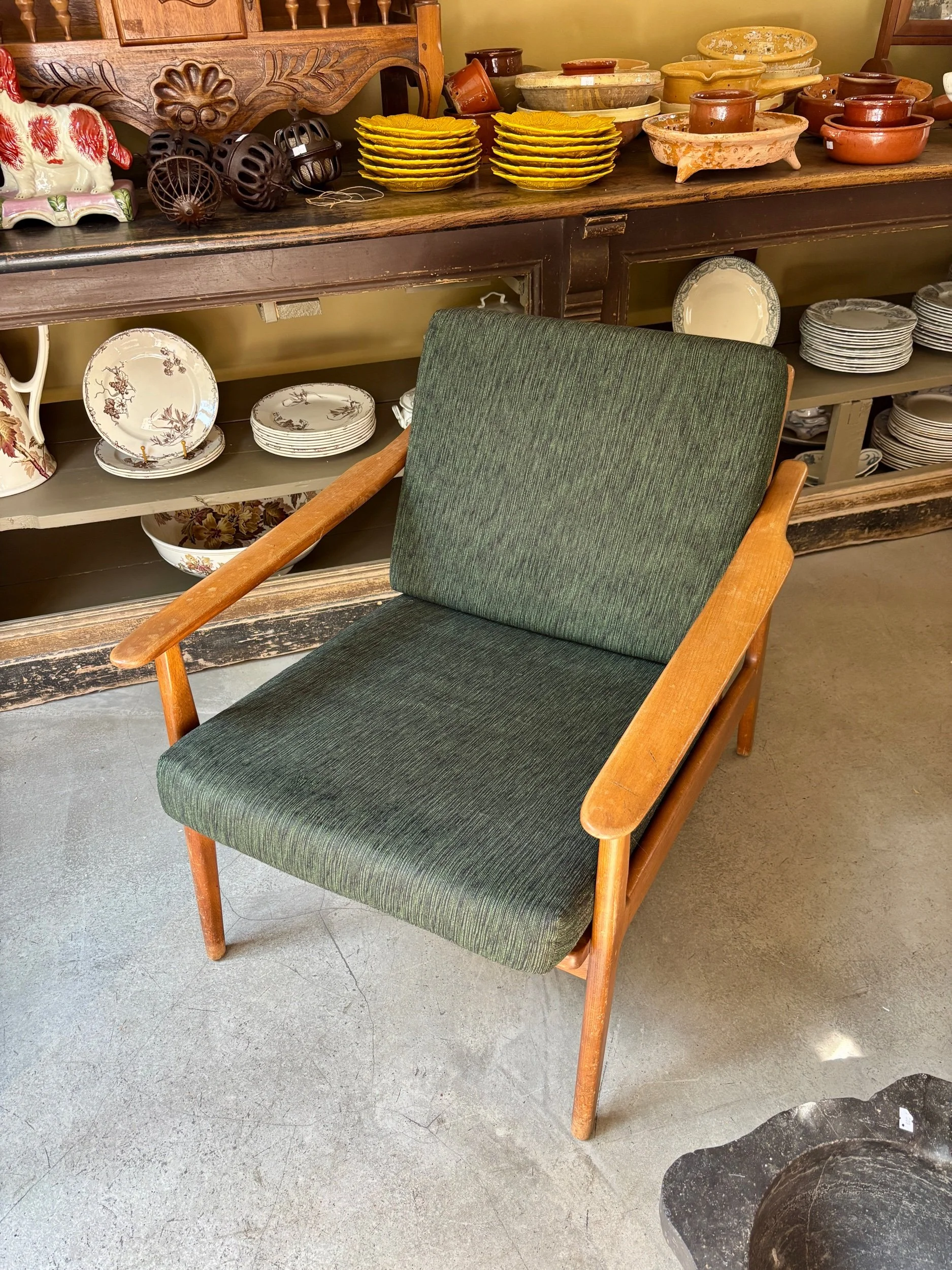 fauteuil-scandinave-bois-clair-tissu-vert-1960-assise-vintage-axs-design-paris-france