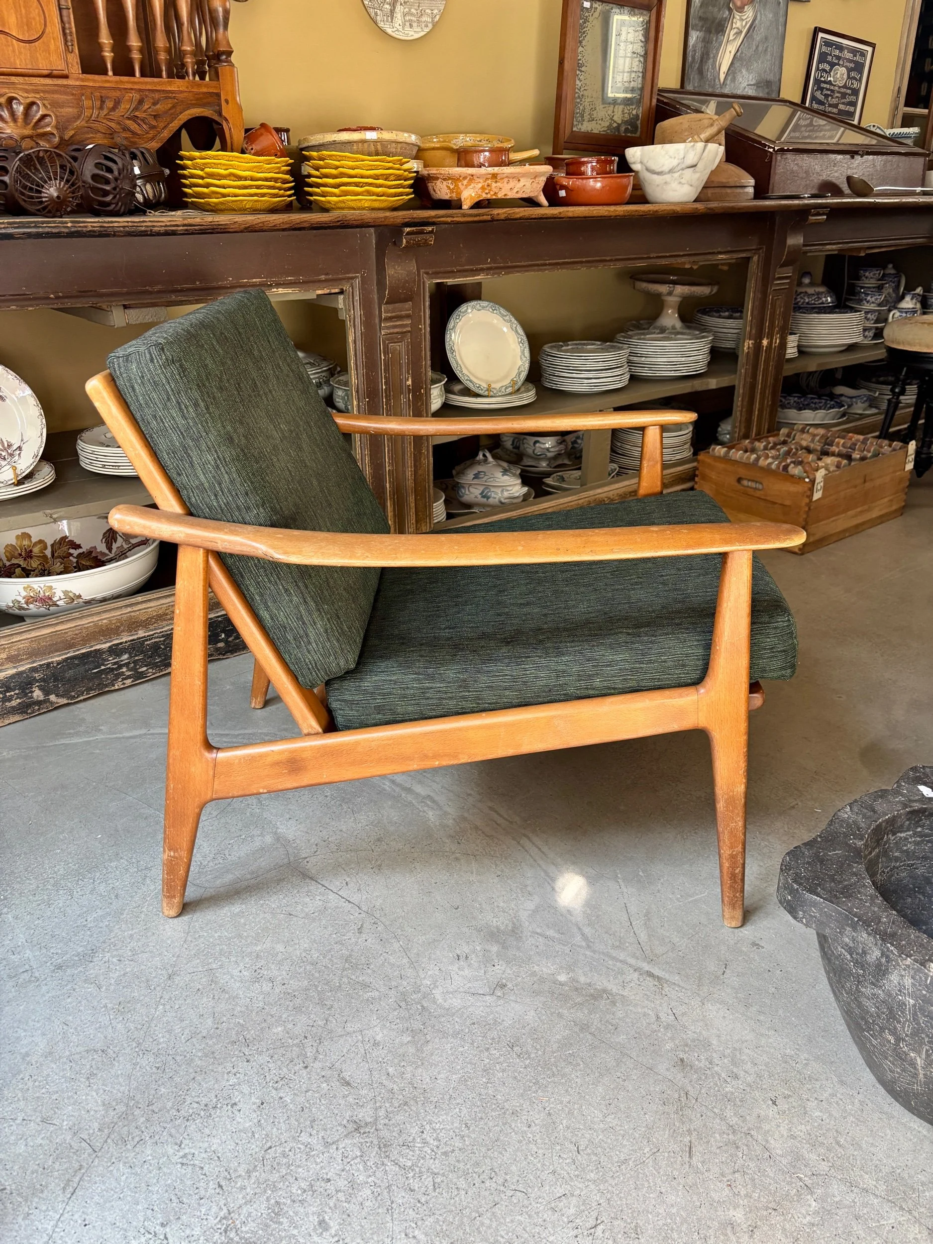 fauteuil-scandinave-bois-clair-tissu-vert-1960-assise-vintage-axs-design-paris-france
