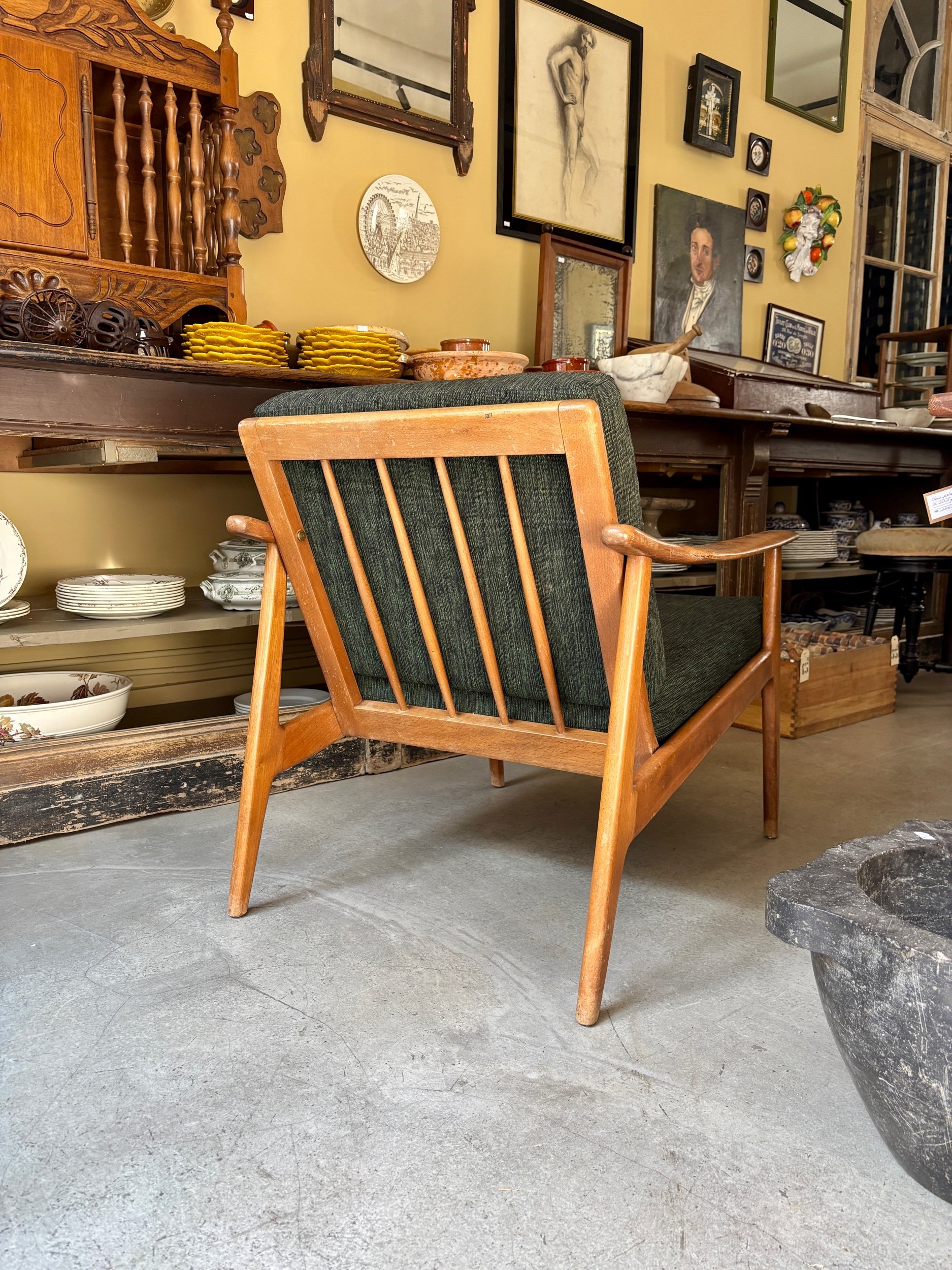 fauteuil-scandinave-bois-clair-tissu-vert-1960-assise-vintage-axs-design-paris-france