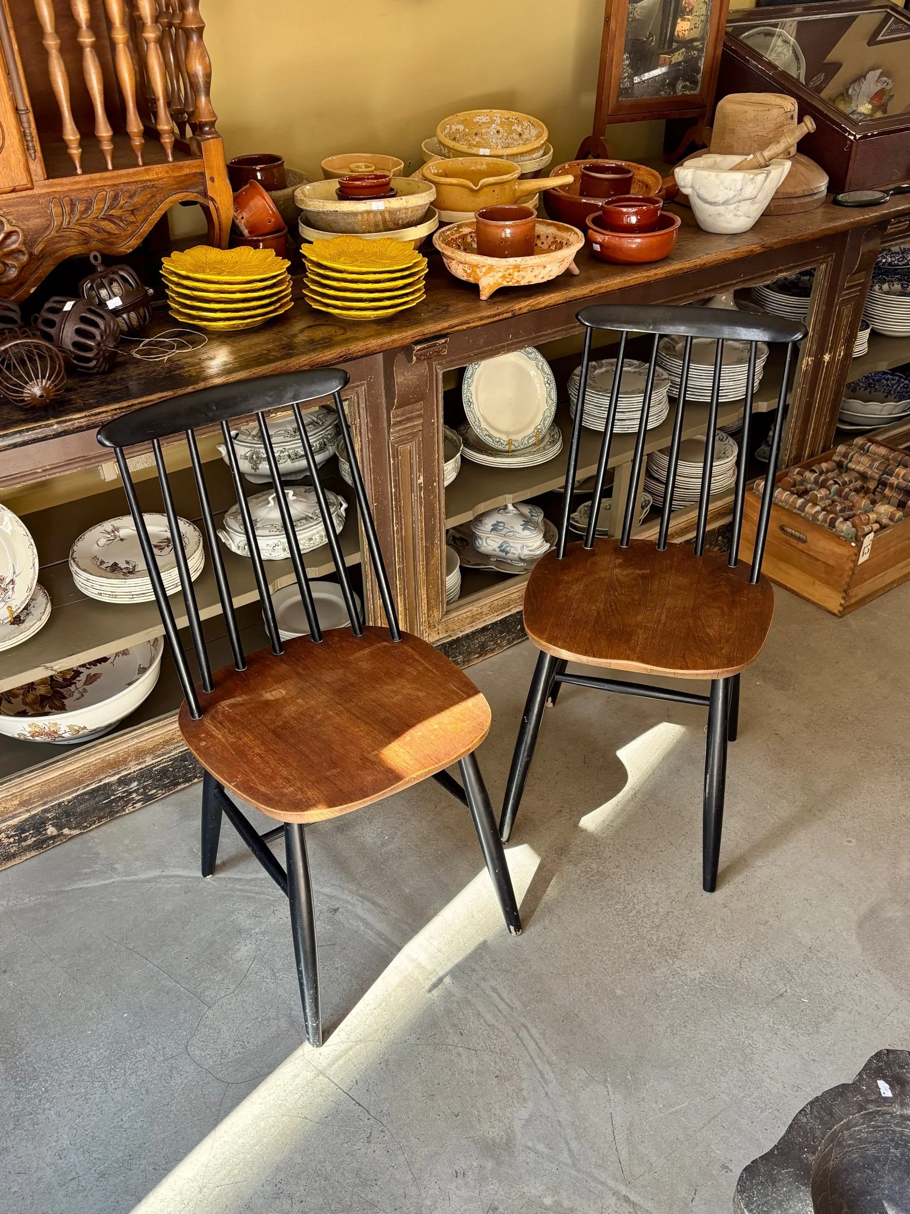 Chaise Fanett par Ilmari Tapiovaara en bois foncé et noir